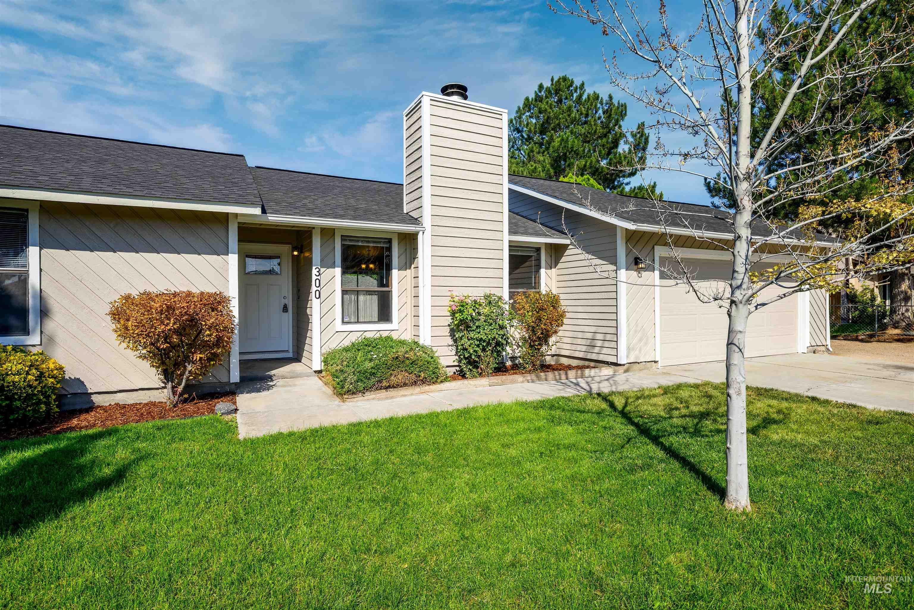 300 Meadowbrook Dr Property Photo 4