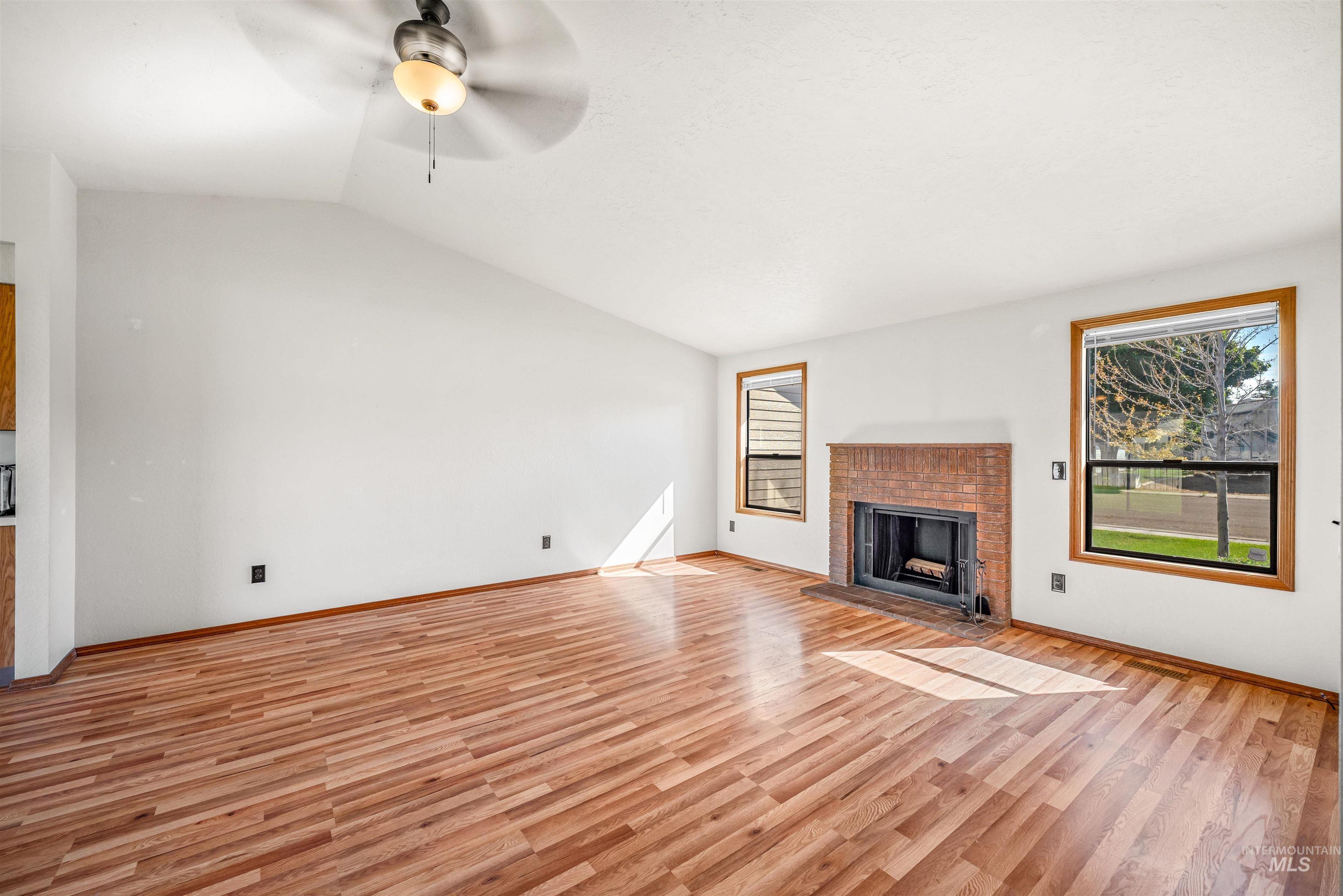 300 Meadowbrook Dr Property Photo 8