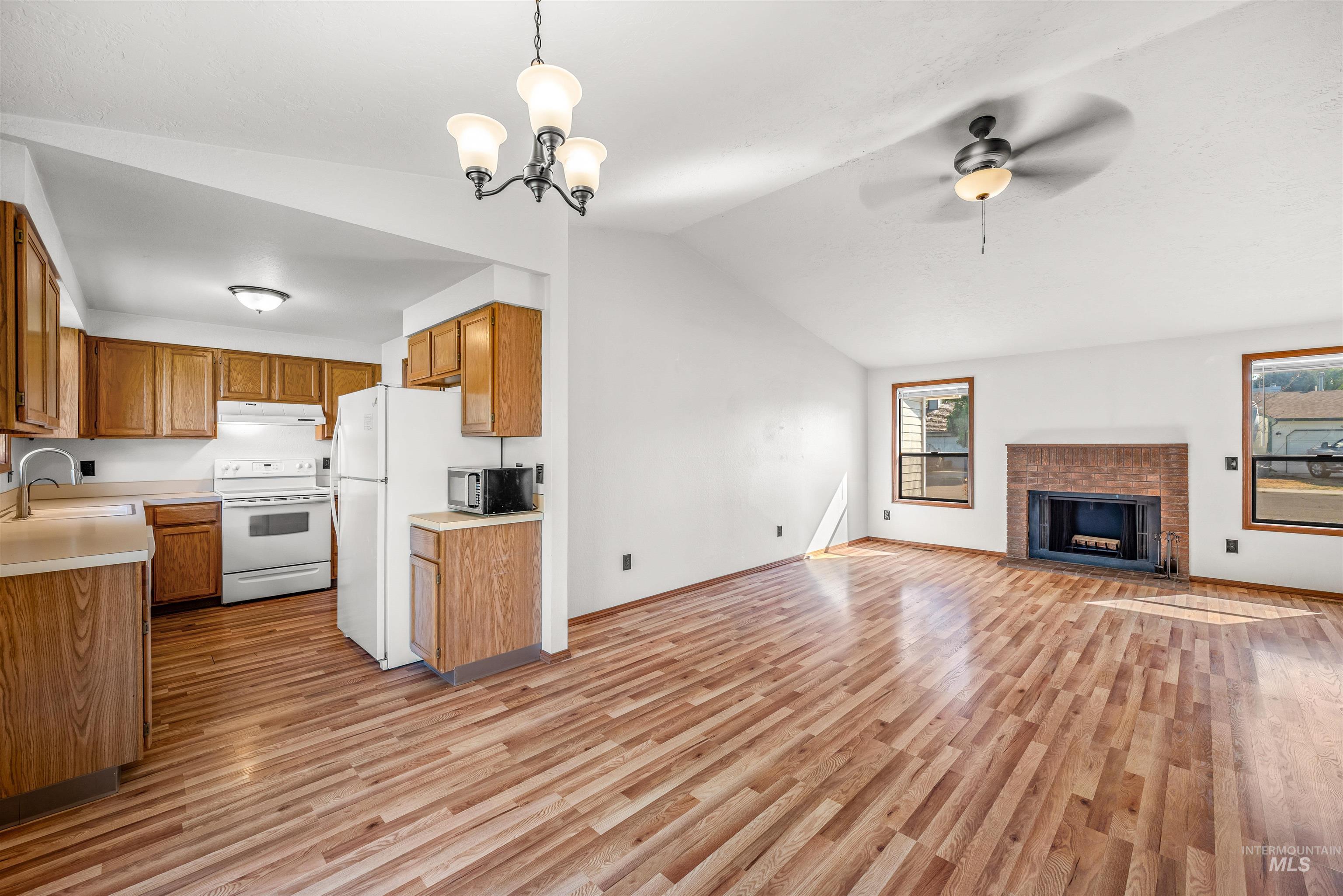 300 Meadowbrook Dr Property Photo 10
