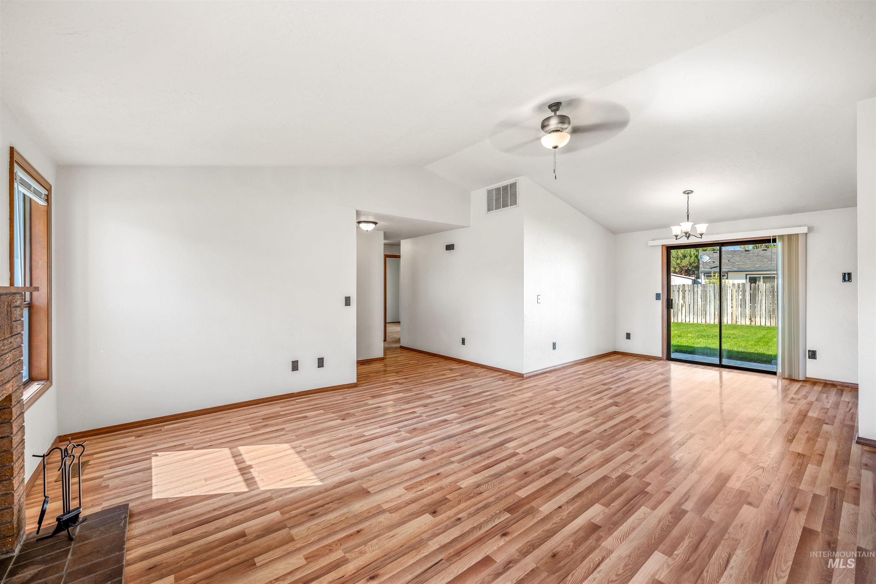 300 Meadowbrook Dr Property Photo 11