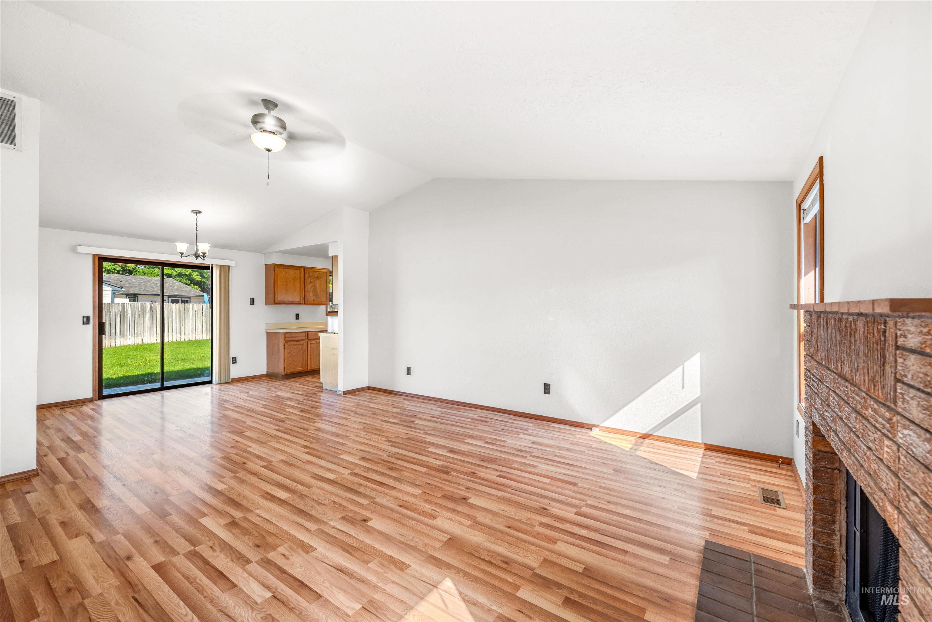 300 Meadowbrook Dr Property Photo 12