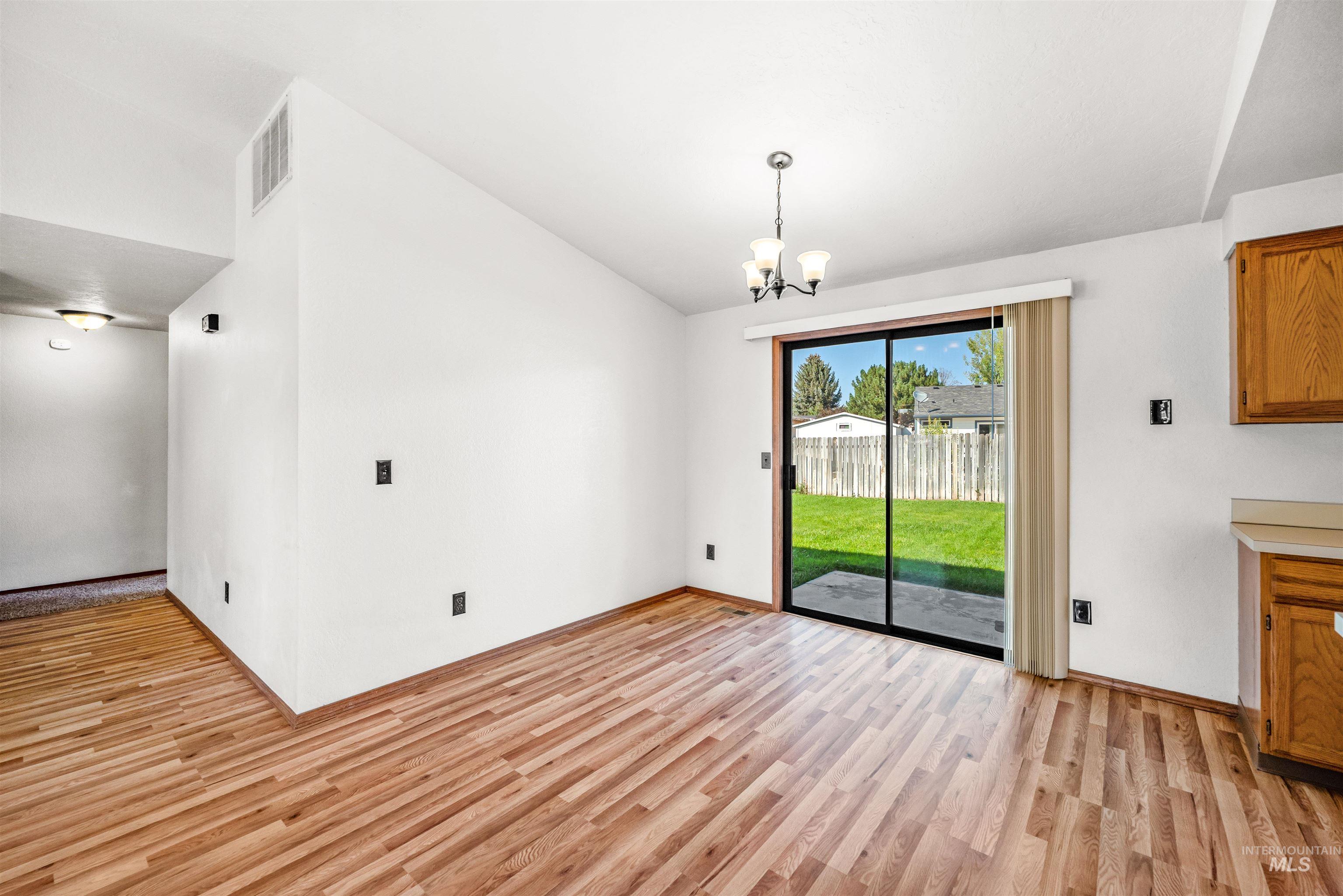 300 Meadowbrook Dr Property Photo 14