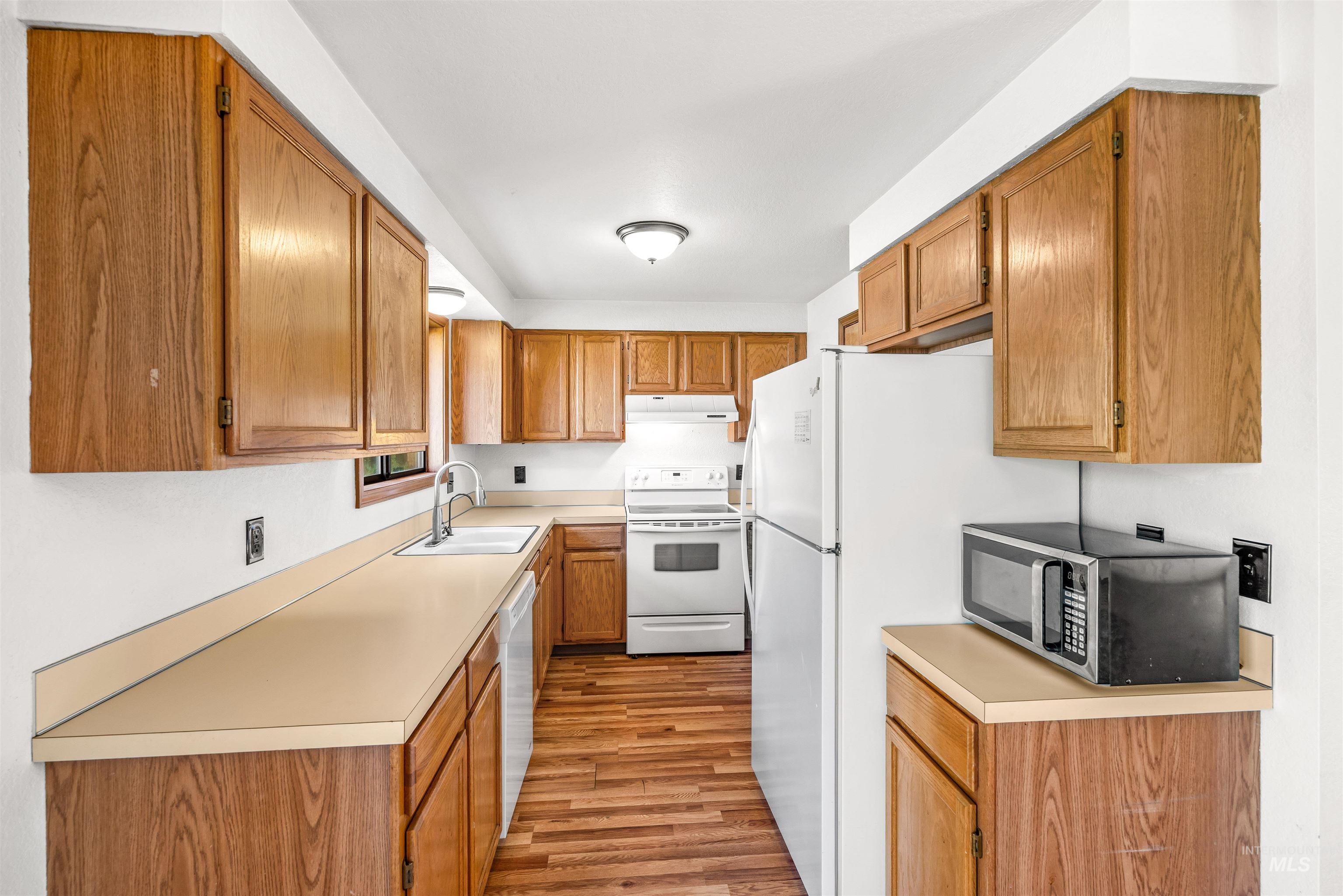 300 Meadowbrook Dr Property Photo 17