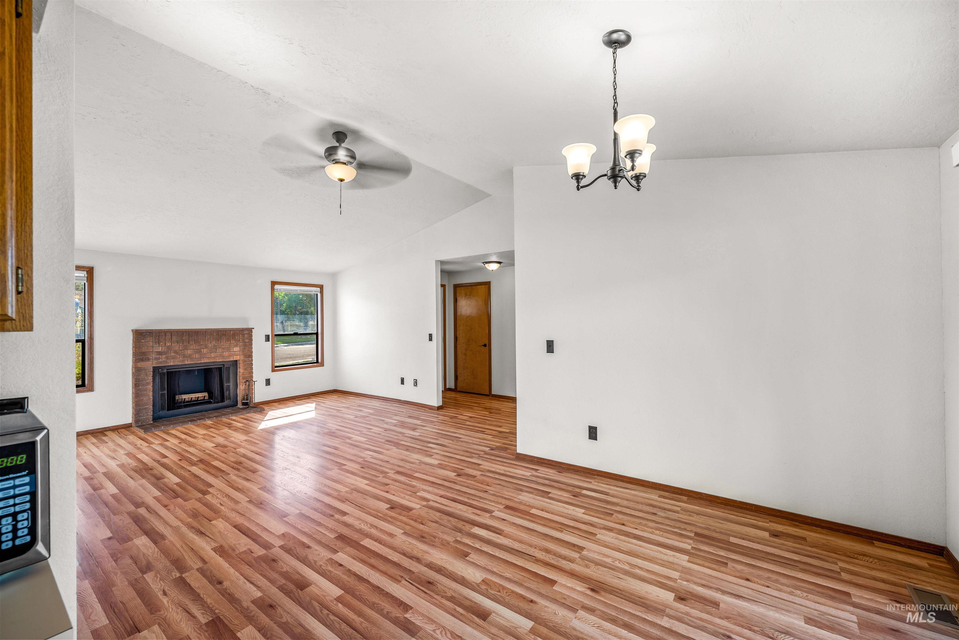 300 Meadowbrook Dr Property Photo 20