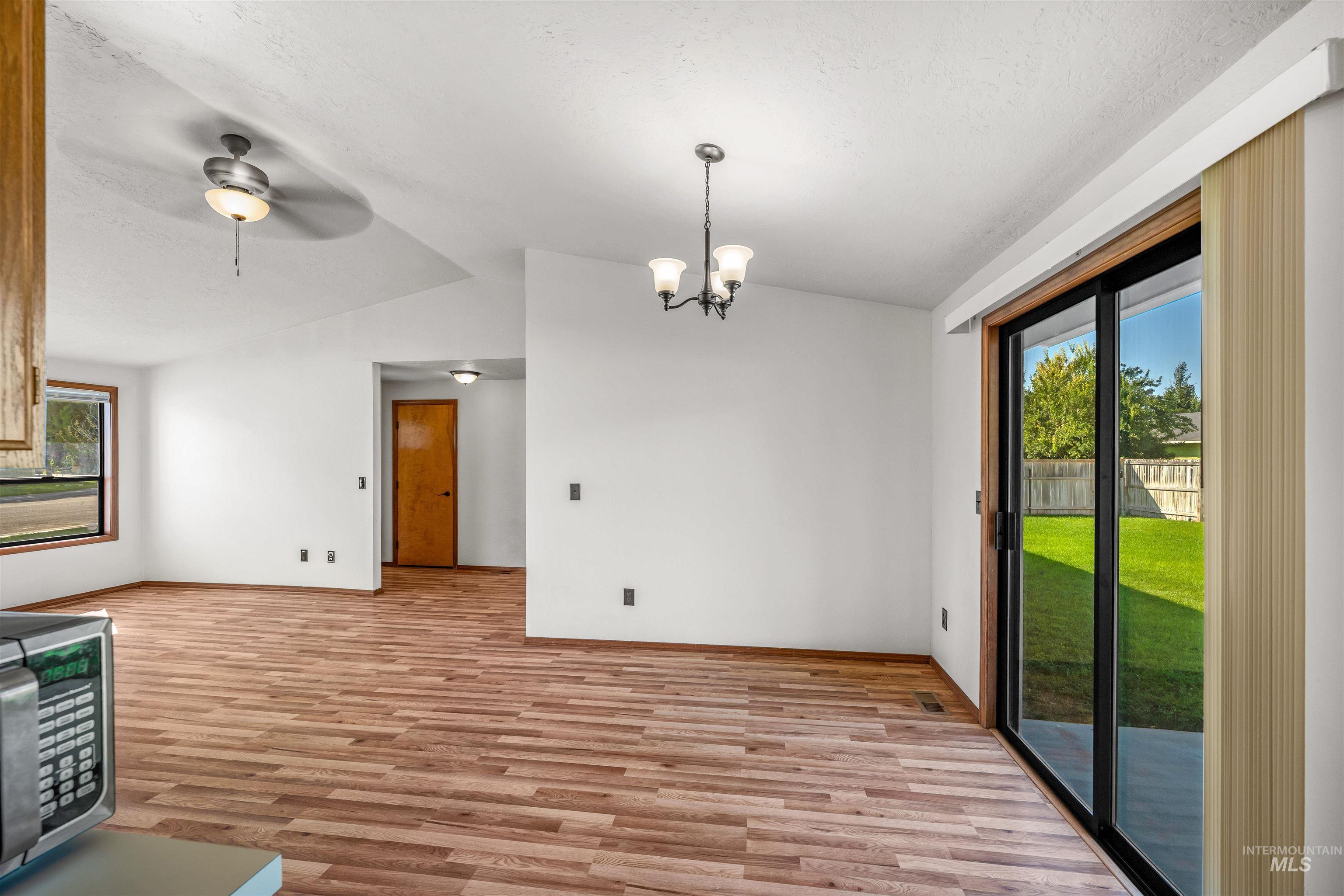300 Meadowbrook Dr Property Photo 21