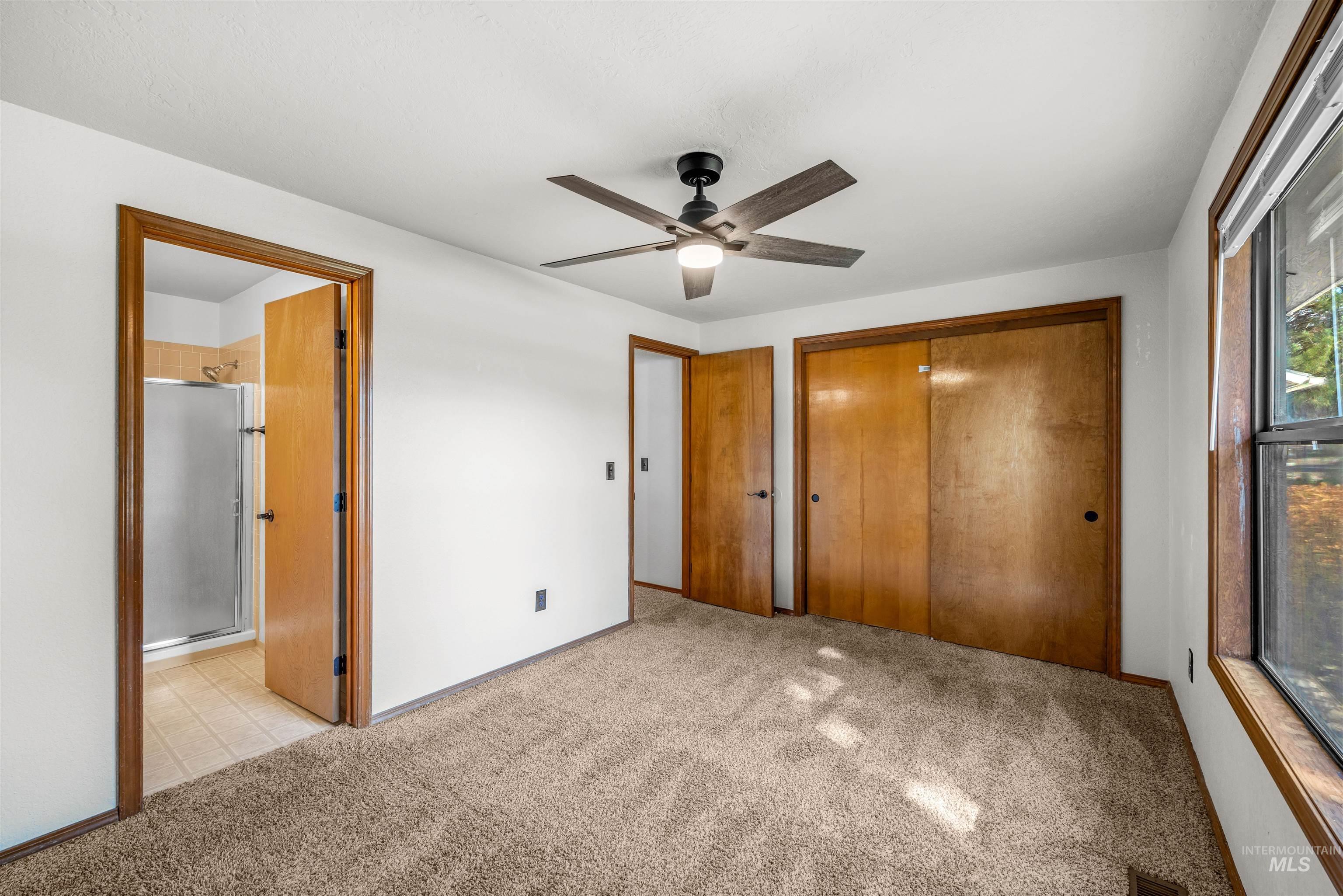300 Meadowbrook Dr Property Photo 24
