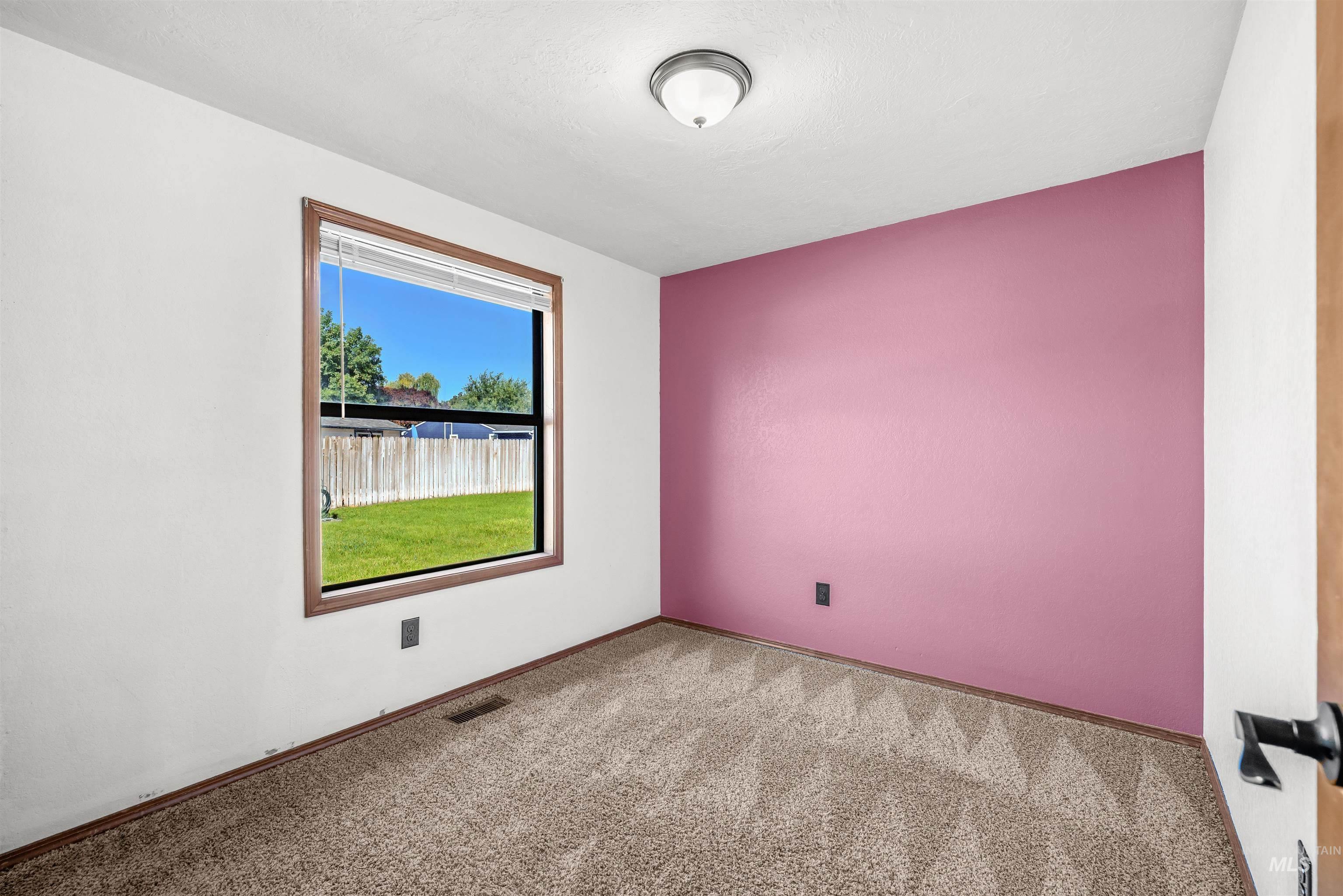 300 Meadowbrook Dr Property Photo 29