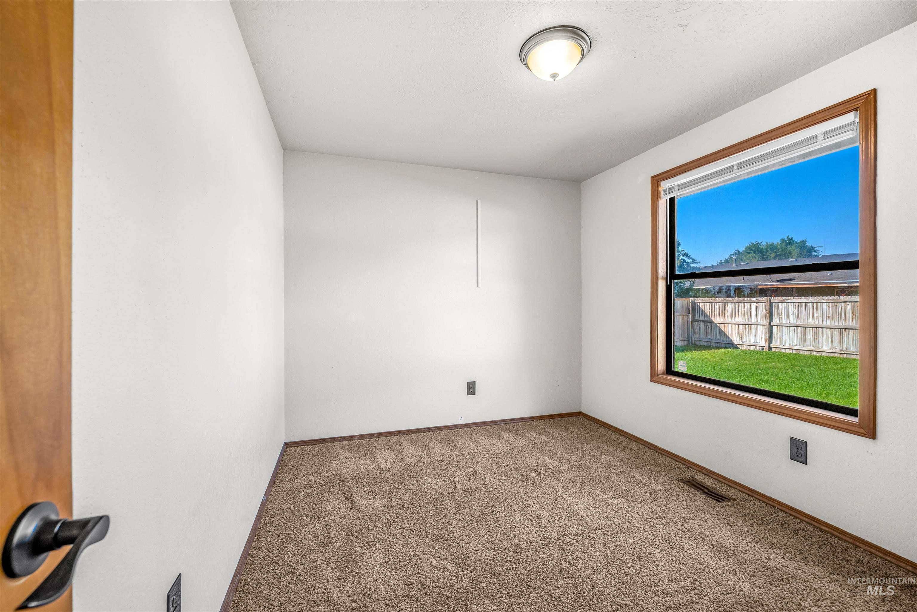 300 Meadowbrook Dr Property Photo 30