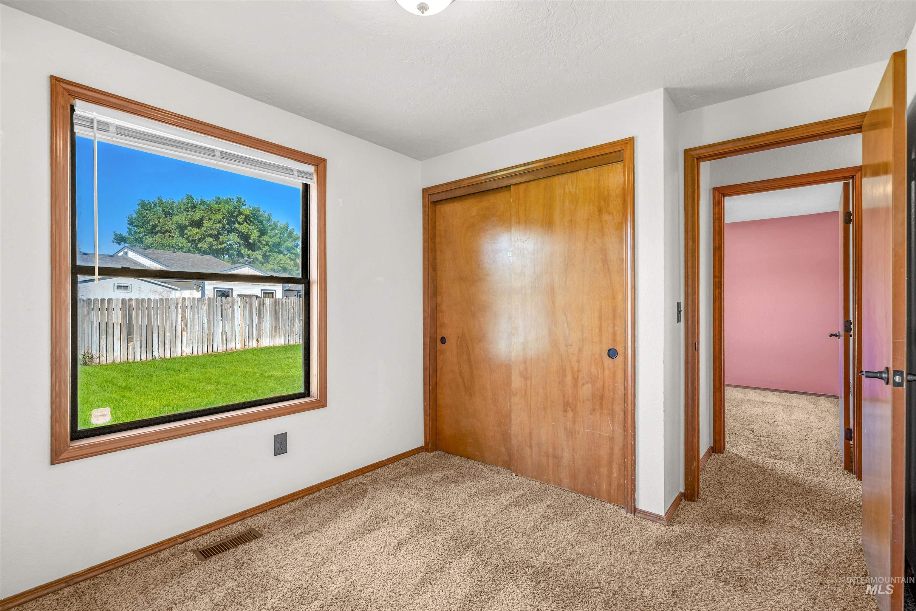 300 Meadowbrook Dr Property Photo 32