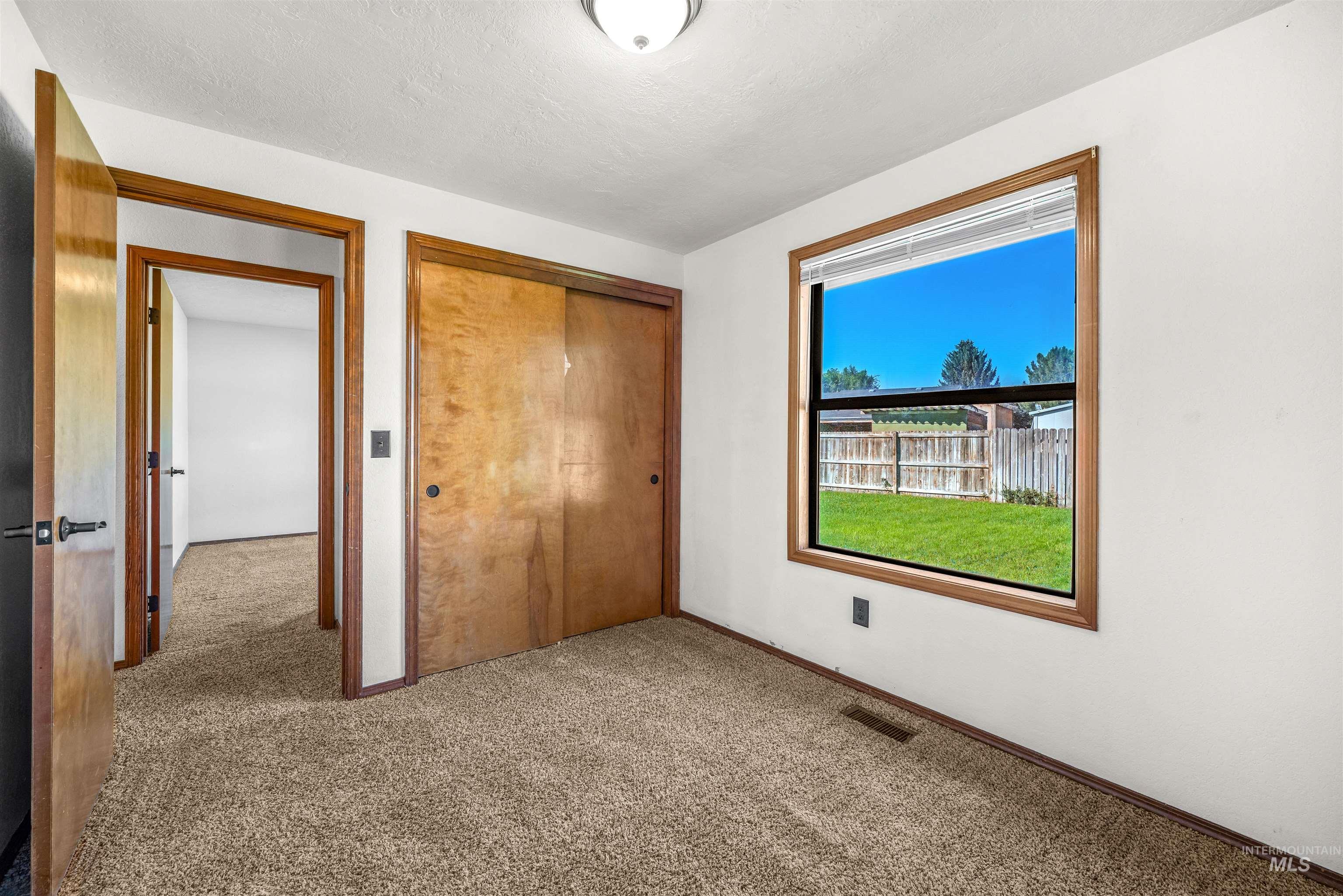 300 Meadowbrook Dr Property Photo 33