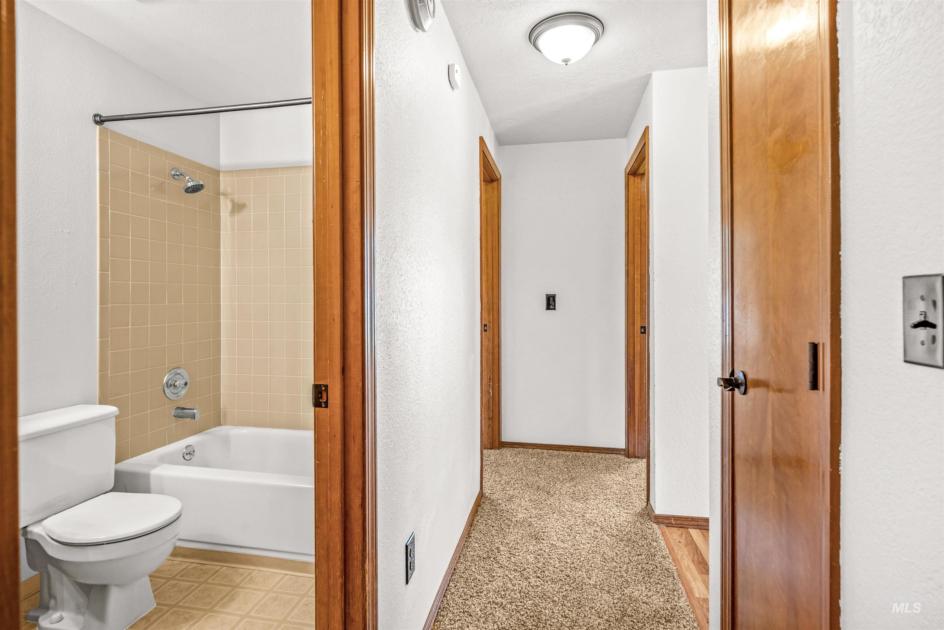 300 Meadowbrook Dr Property Photo 35