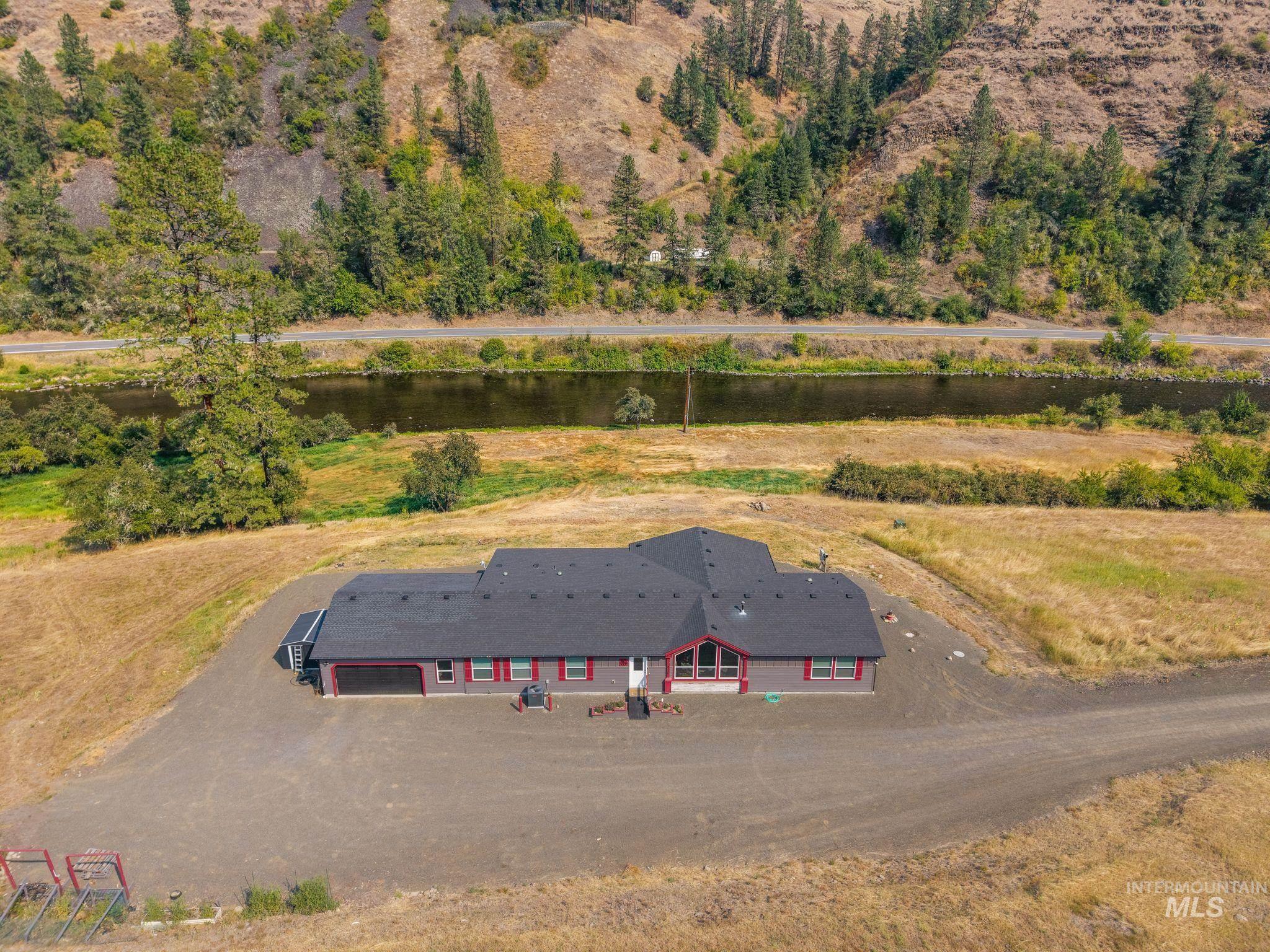 2136 Lukes Gulch Road Property Photo 1
