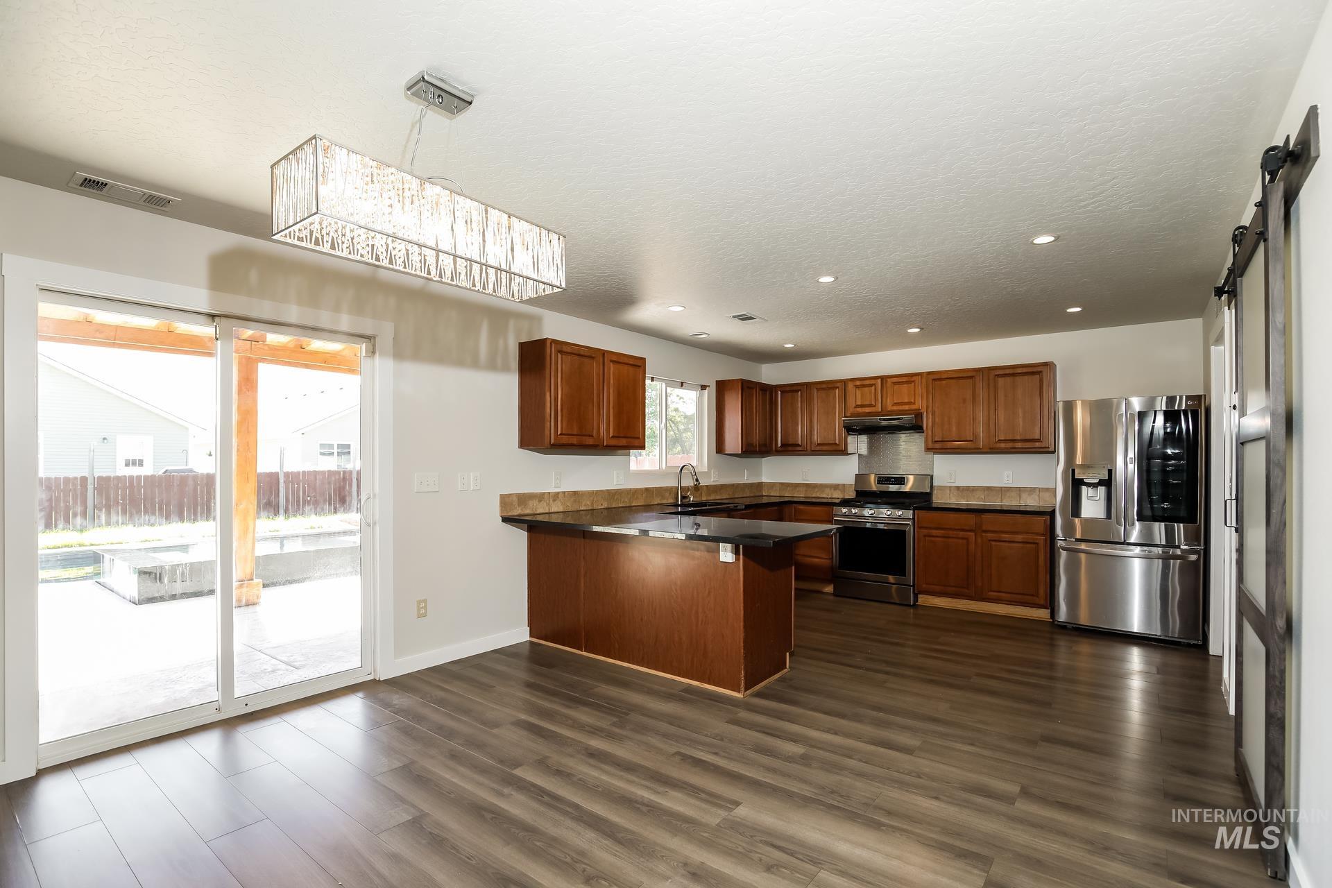 16208 Plow Ave Property Photo 6