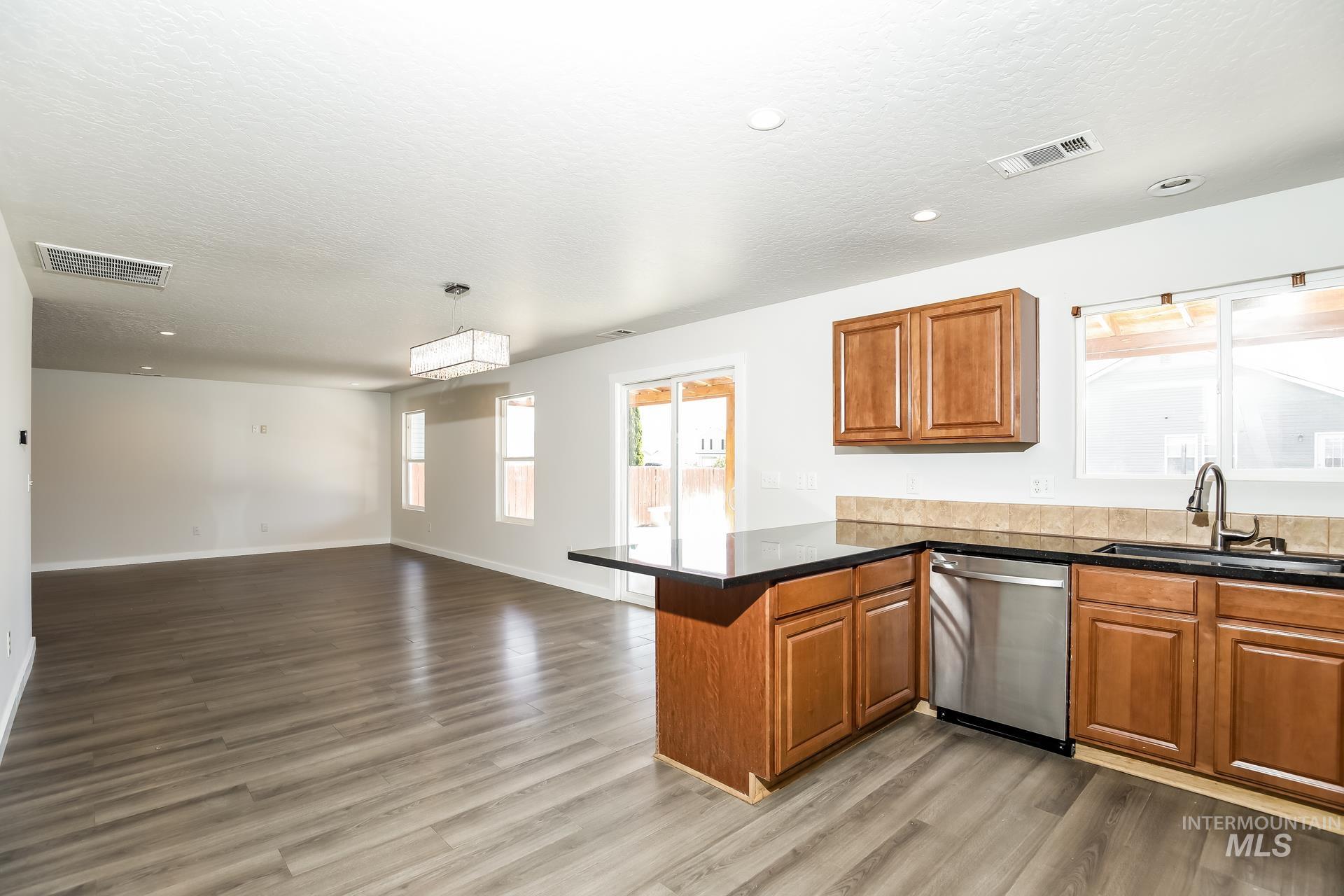 16208 Plow Ave Property Photo 7