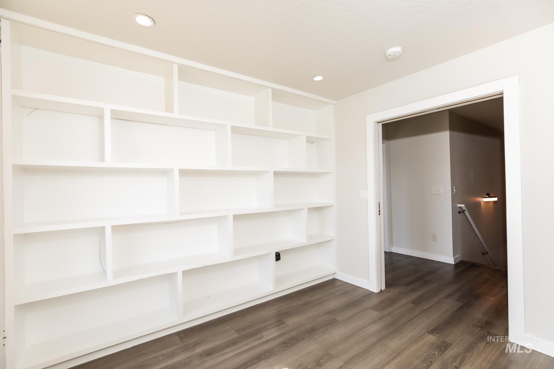 16208 Plow Ave Property Photo 8