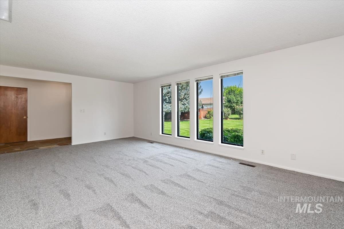 931 Sherman Way Property Photo 5