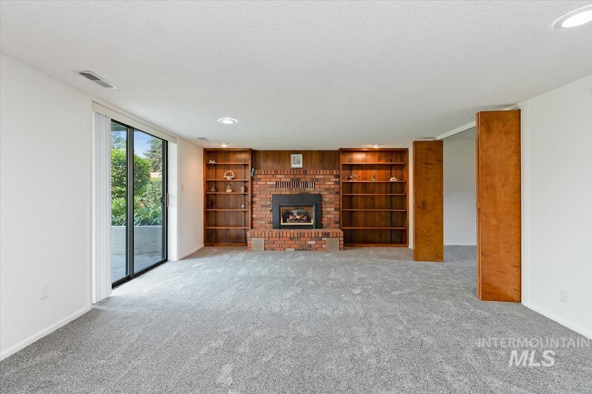 931 Sherman Way Property Photo 7