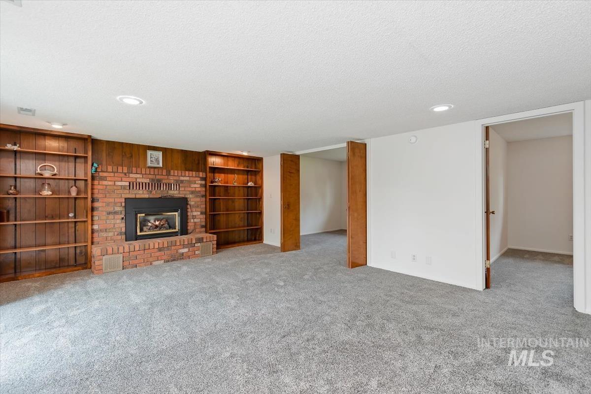931 Sherman Way Property Photo 9