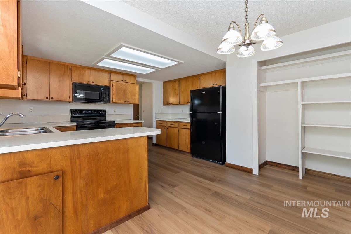 931 Sherman Way Property Photo 15