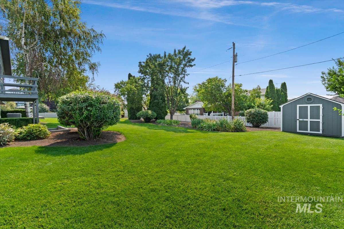 931 Sherman Way Property Photo 34