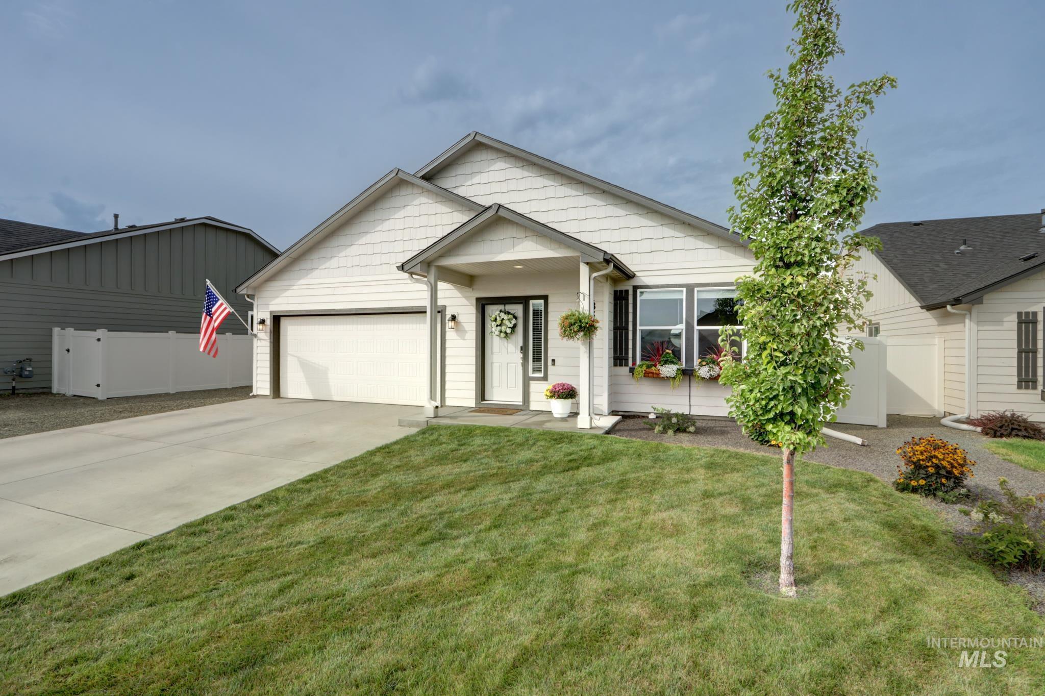 18557 White Rose Pl Property Photo 2