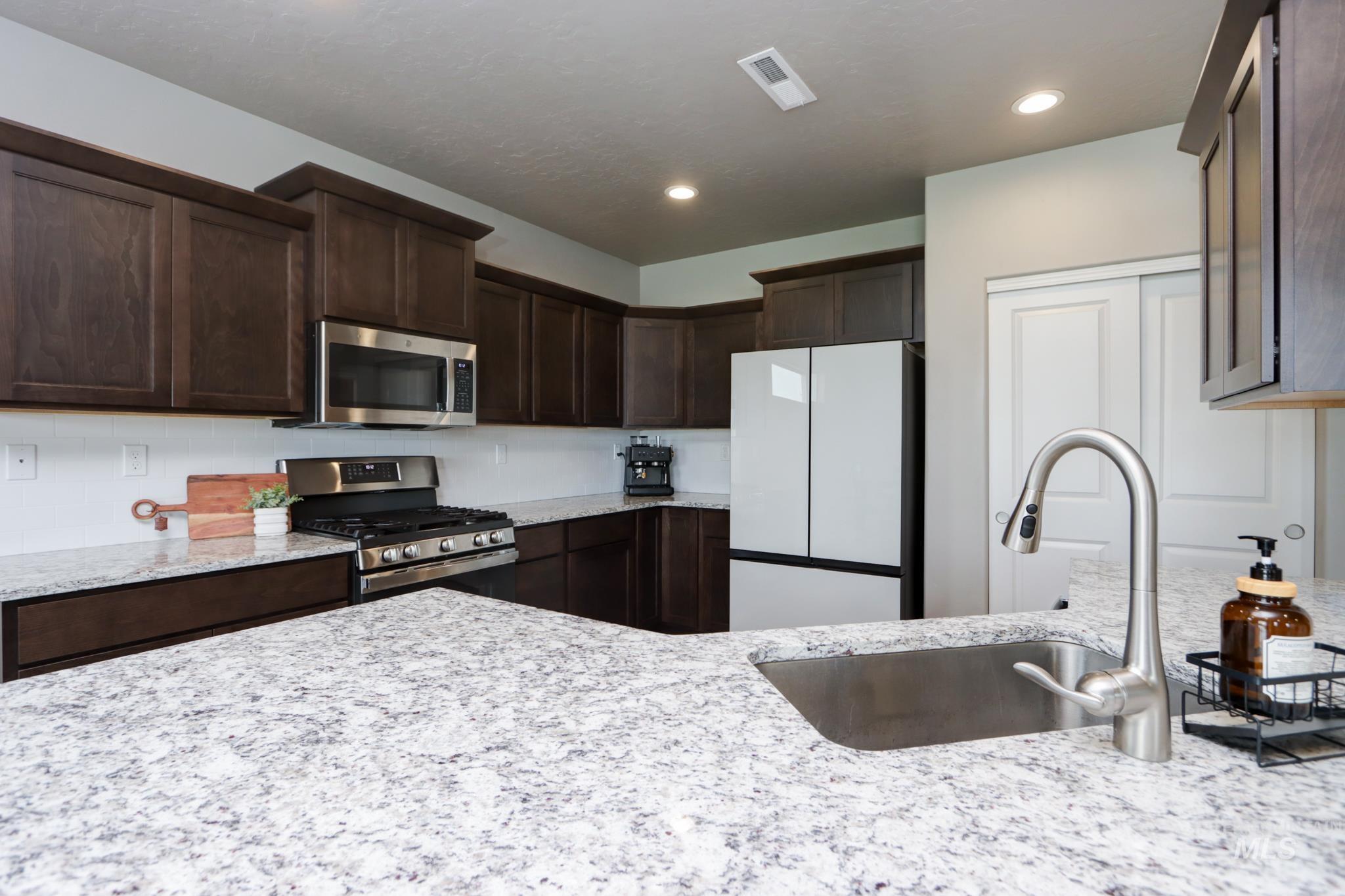 18557 White Rose Pl Property Photo 11