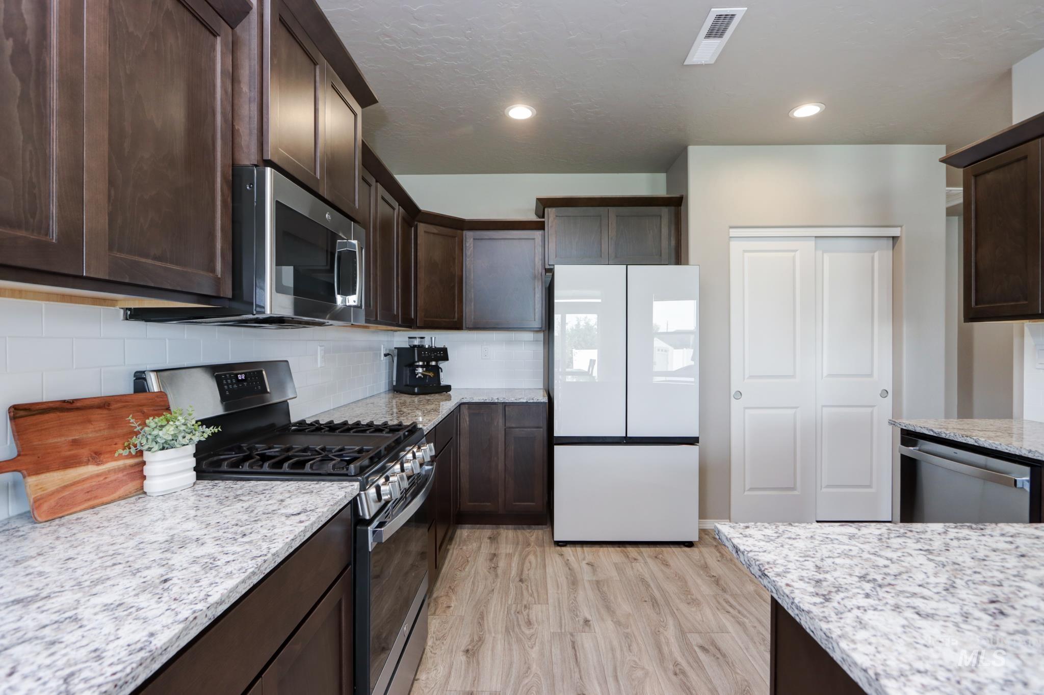 18557 White Rose Pl Property Photo 13