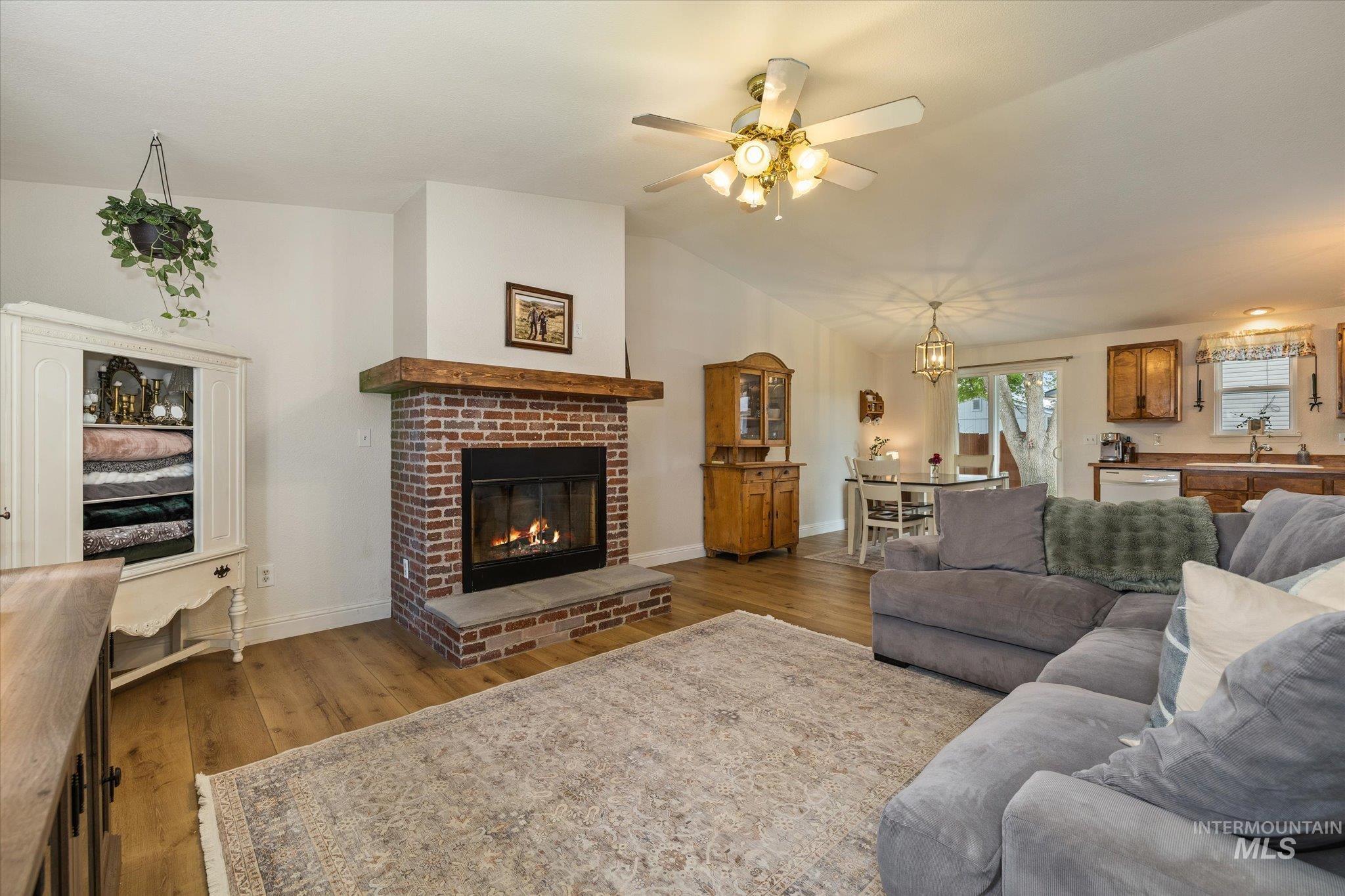 1047 W Chateau Ave Property Photo 12
