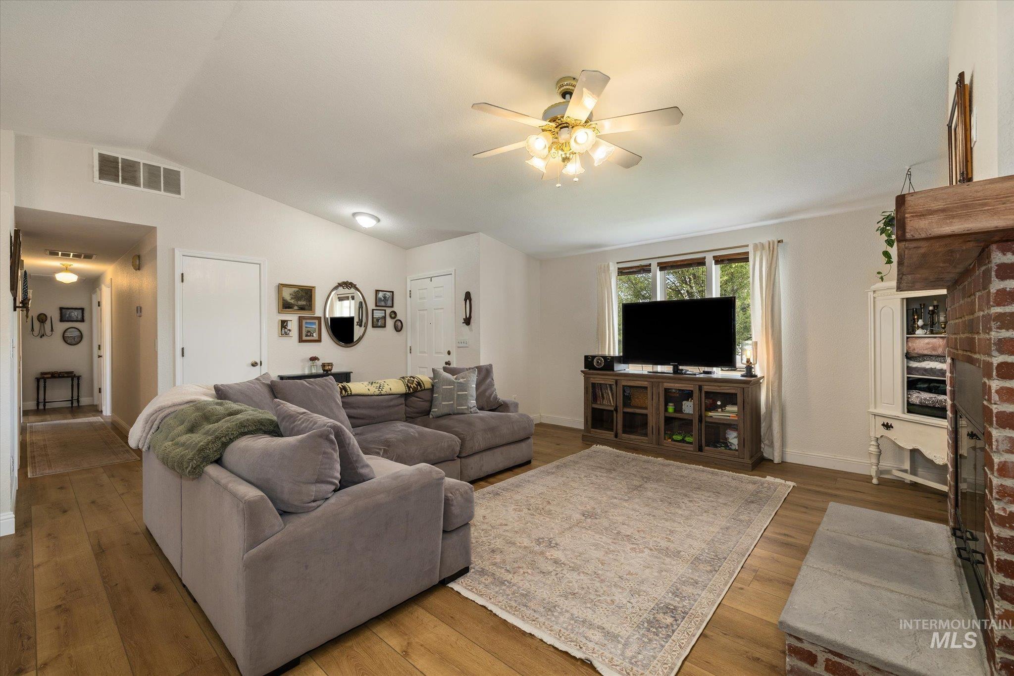 1047 W Chateau Ave Property Photo 13