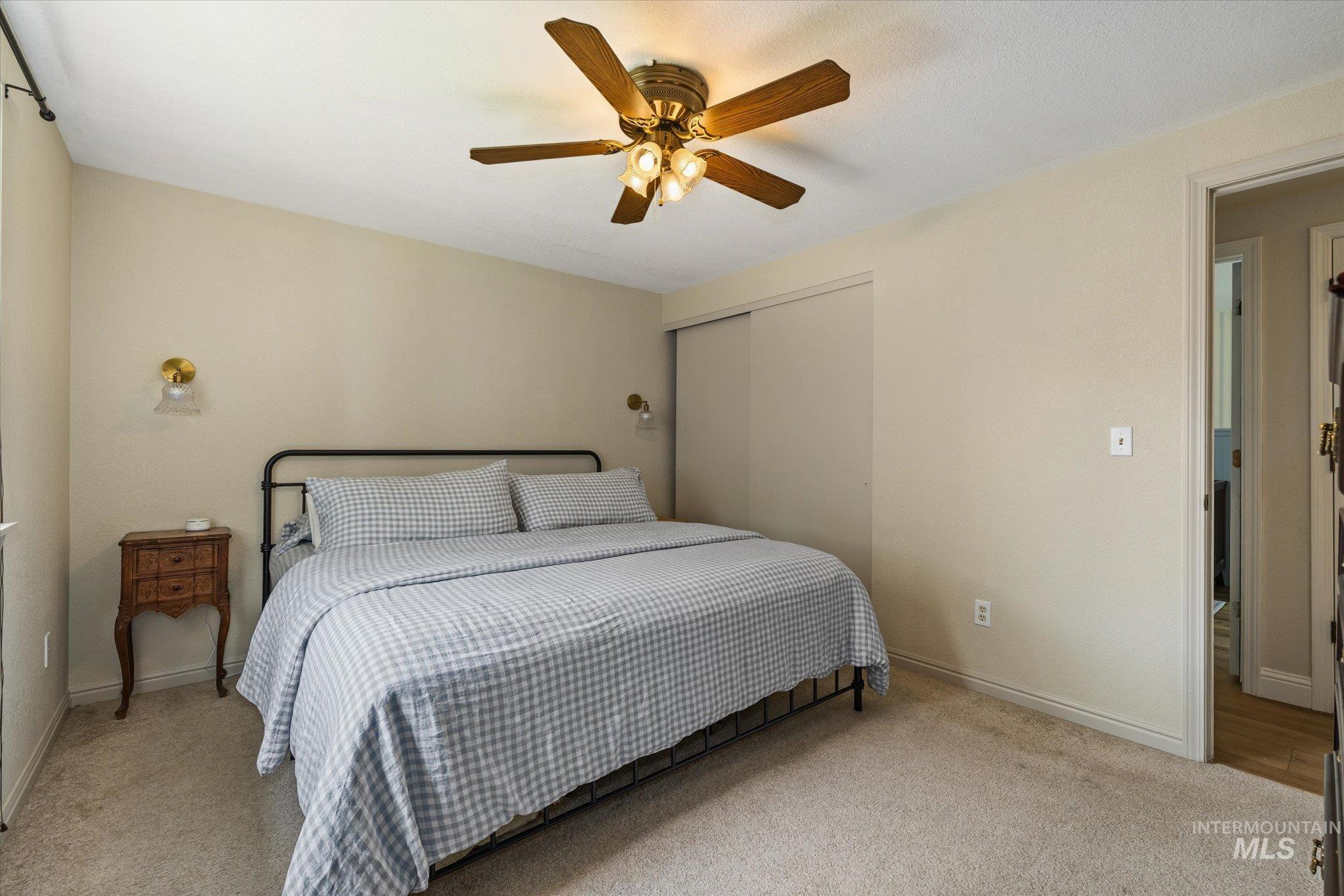 1047 W Chateau Ave Property Photo 21