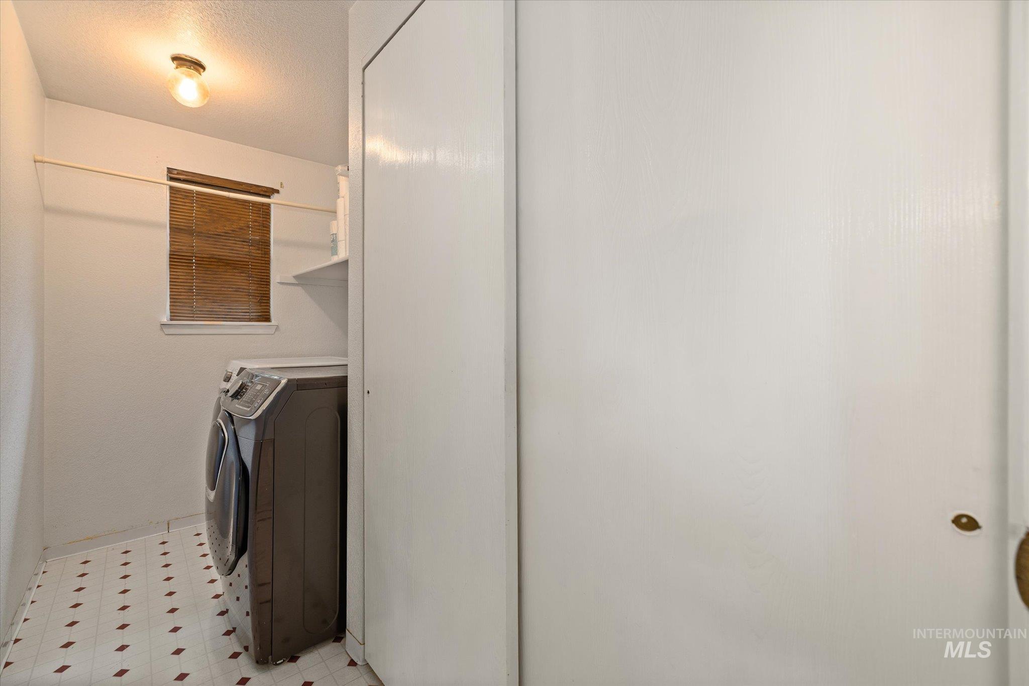 1047 W Chateau Ave Property Photo 29