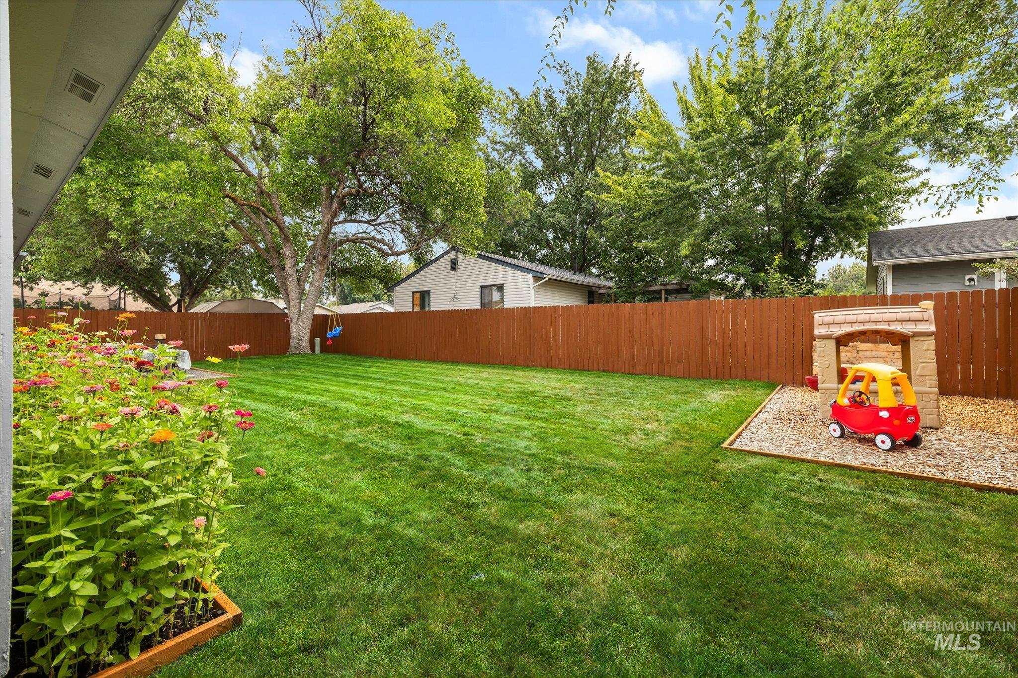 1047 W Chateau Ave Property Photo 34