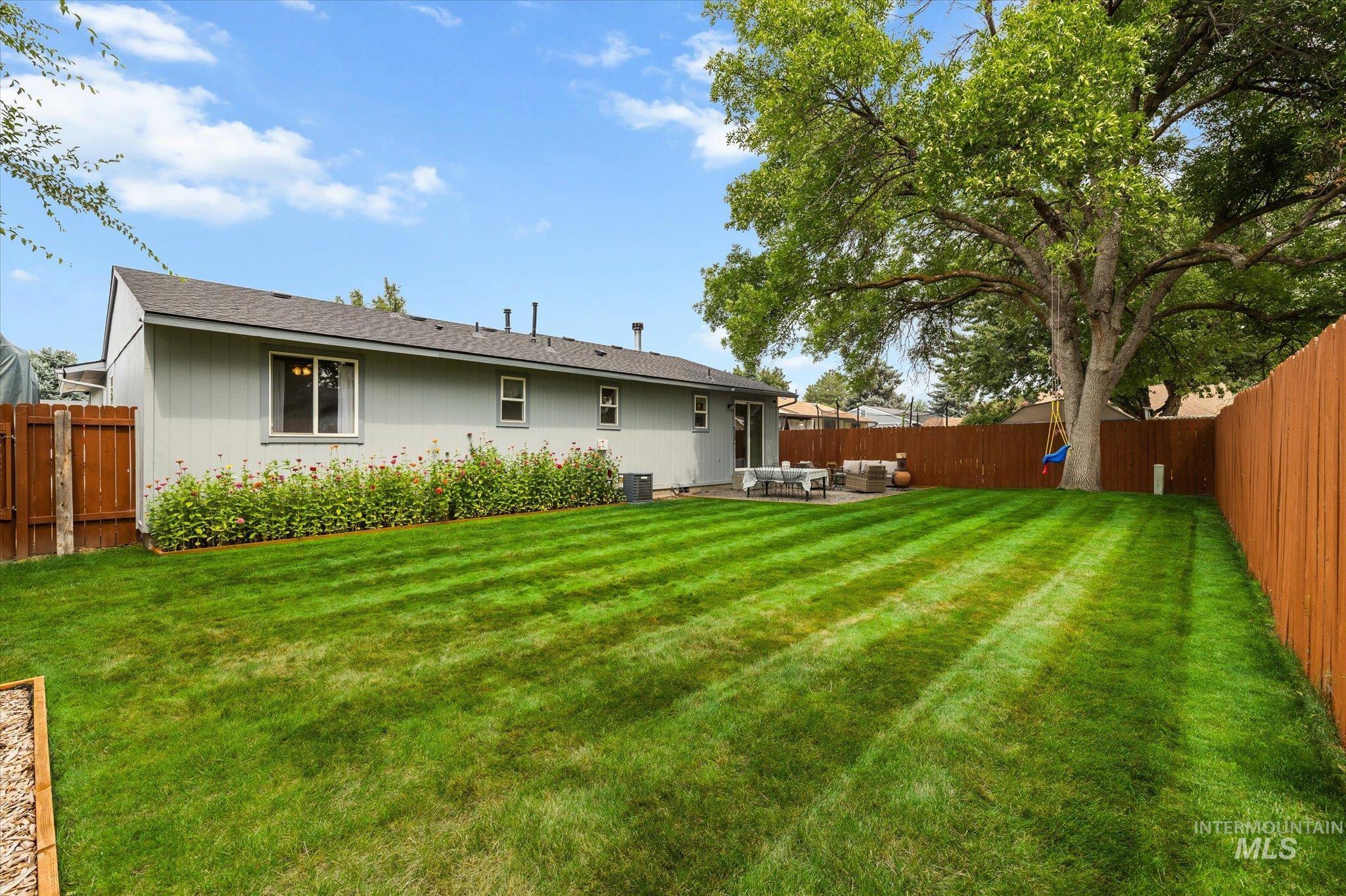 1047 W Chateau Ave Property Photo 35