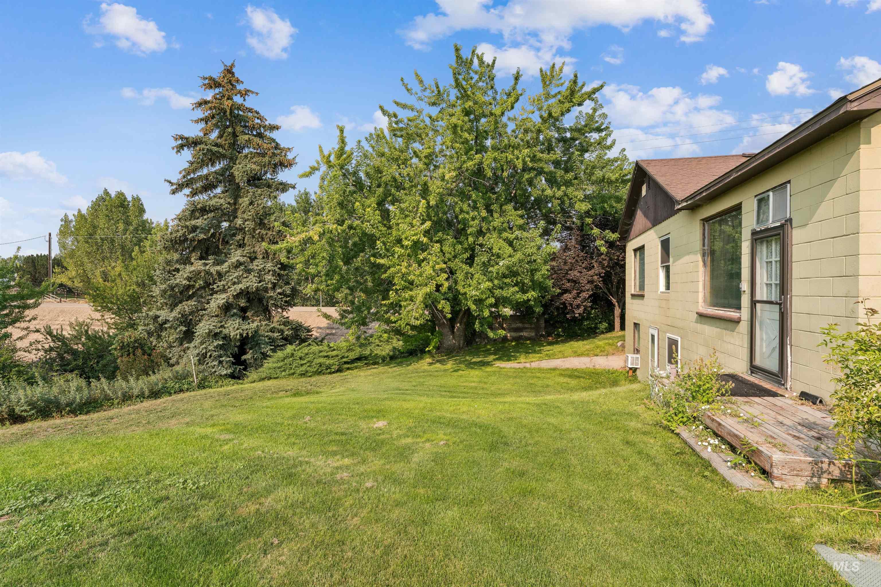25248 Lansing Lane Property Photo 3