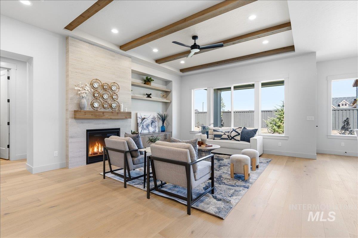880 E Crescendo St Property Photo 8