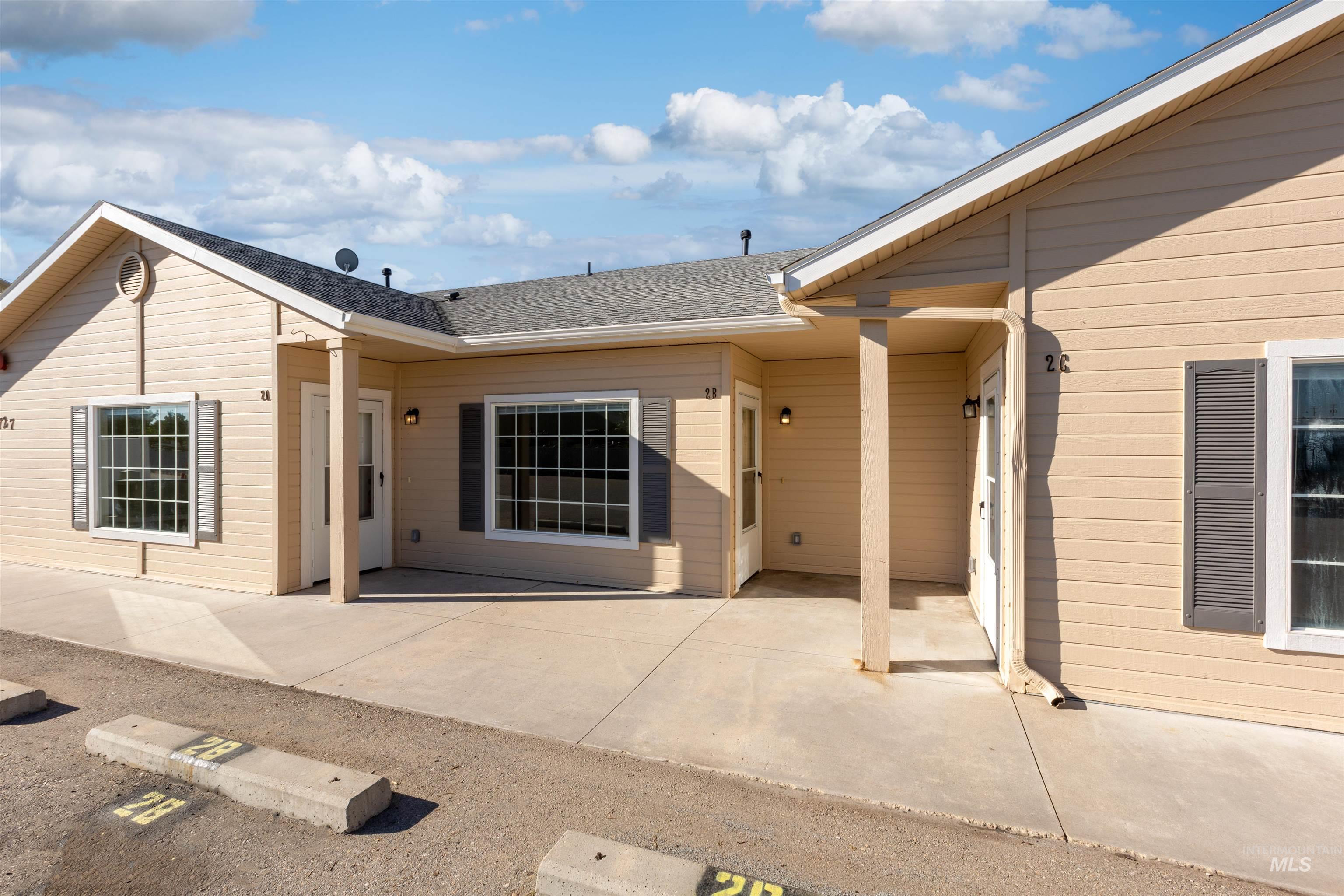 727 N Stampede Ct. Property Photo 5