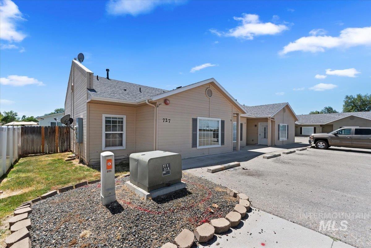 727 N Stampede Ct. Property Photo 8