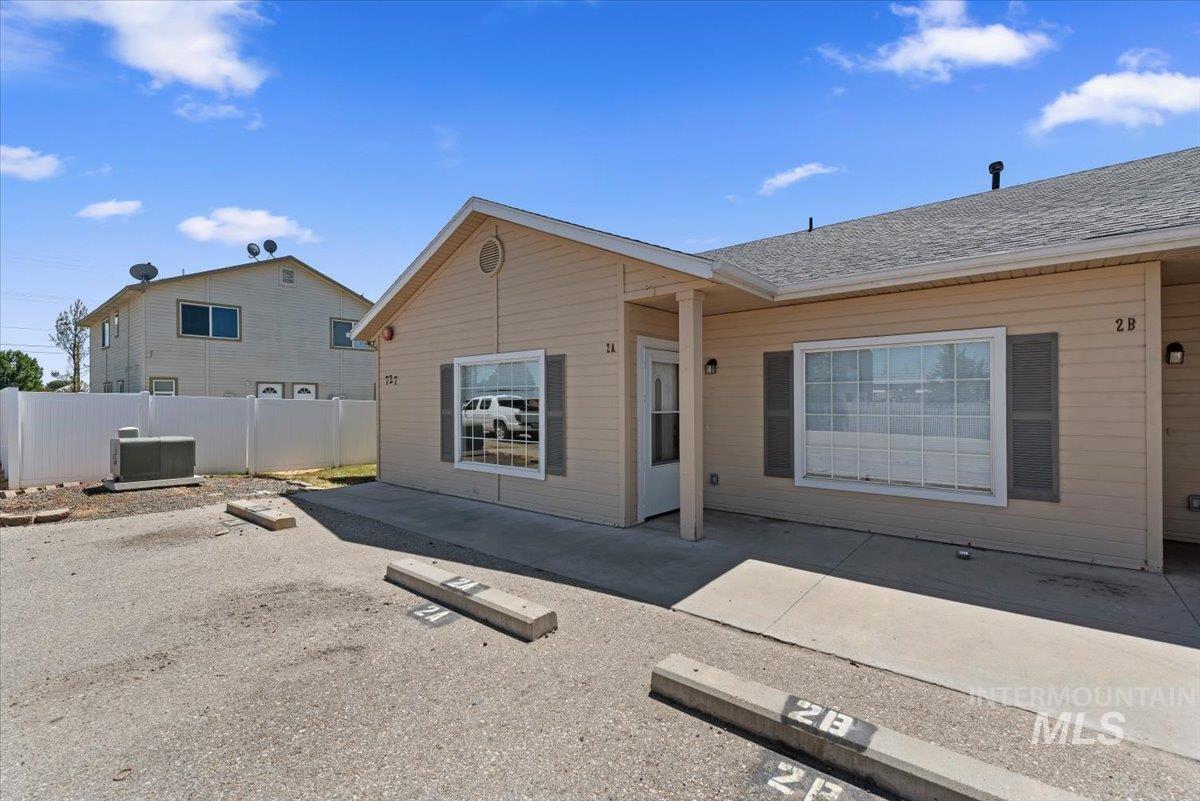 727 N Stampede Ct. Property Photo 9