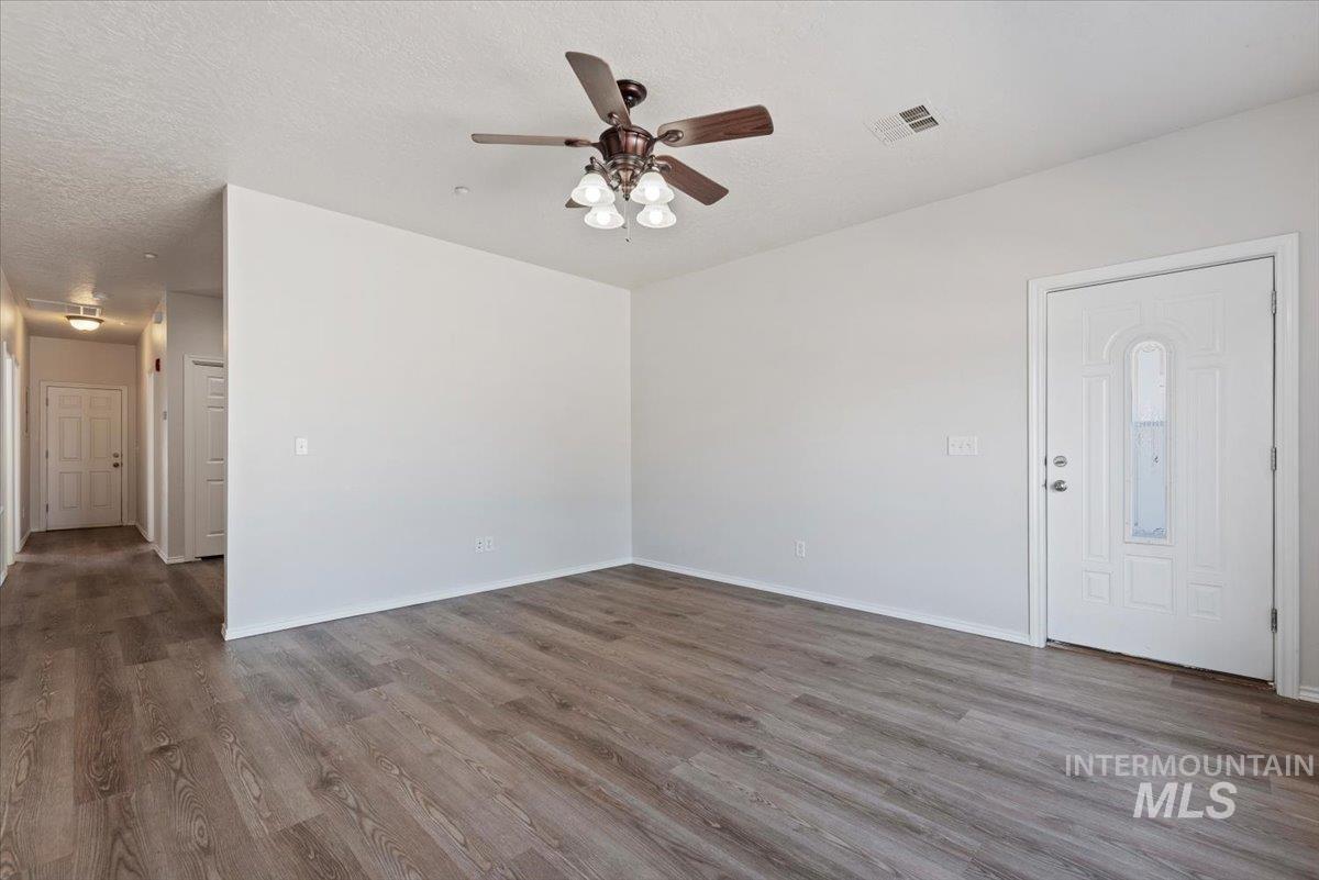 727 N Stampede Ct. Property Photo 10