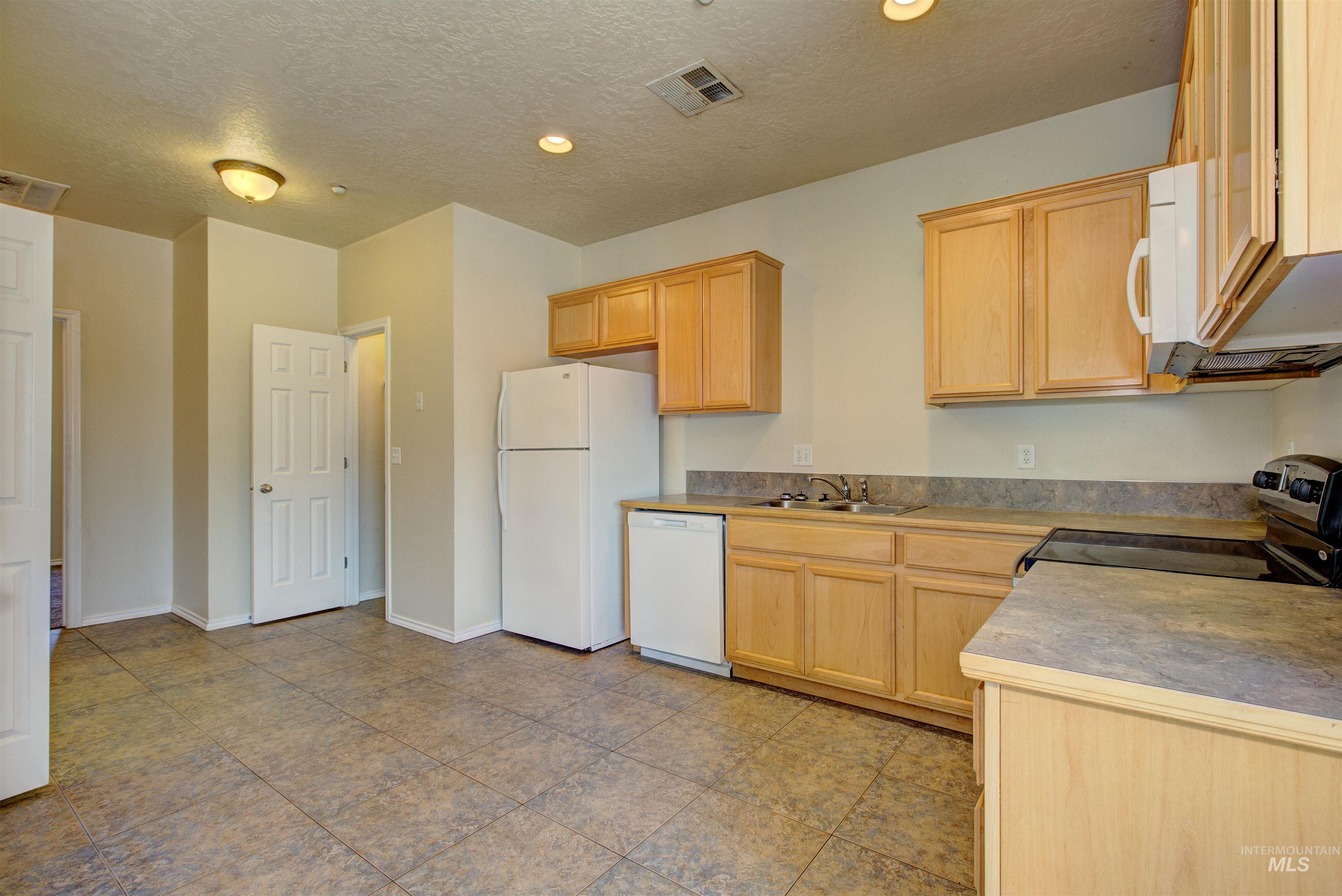 727 N Stampede Ct. Property Photo 32