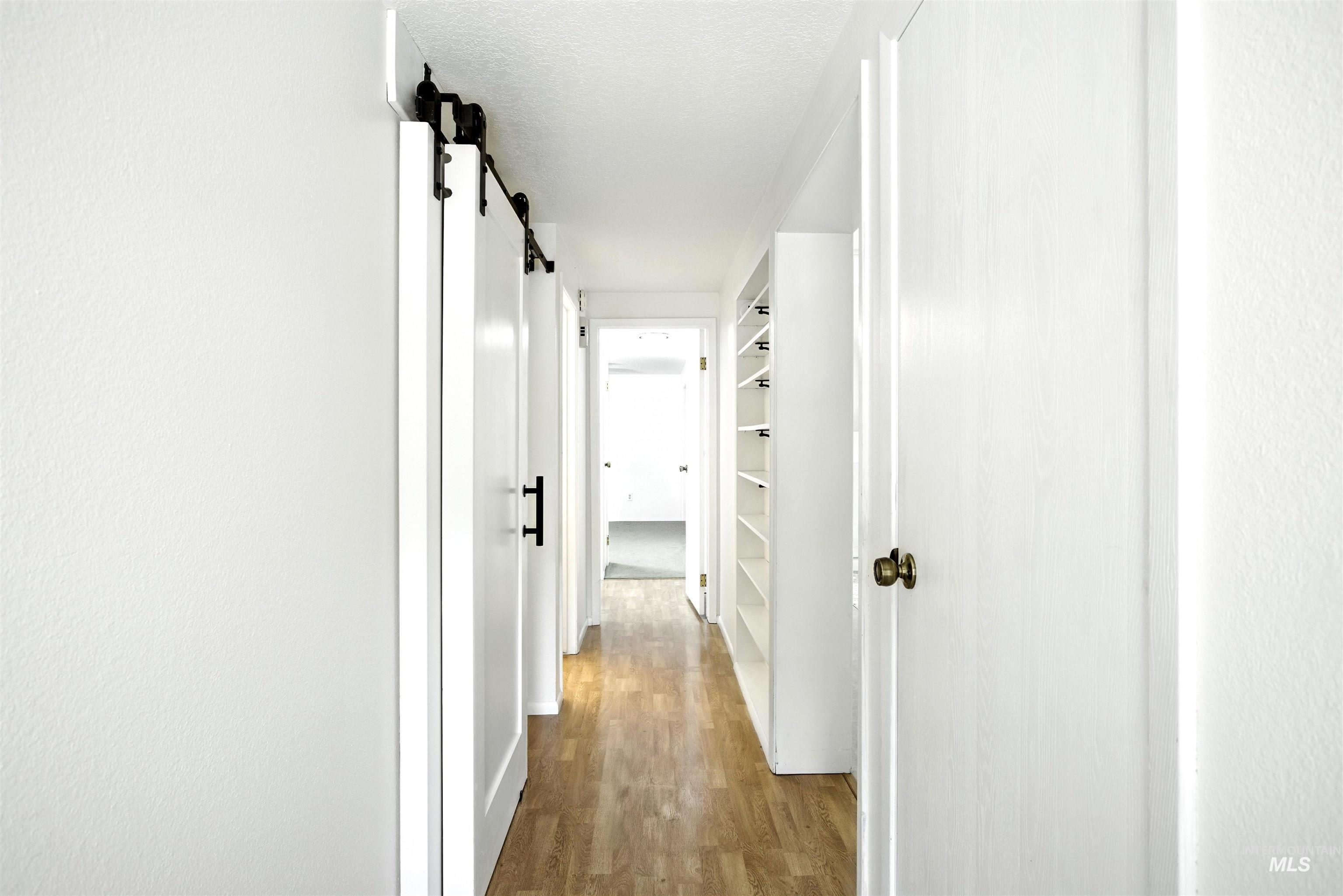 980 N Camelot Dr Property Photo 3