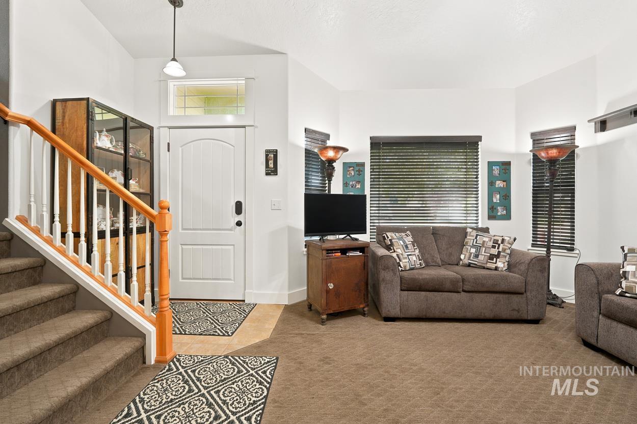 2515 Autumncrest St Property Photo 5