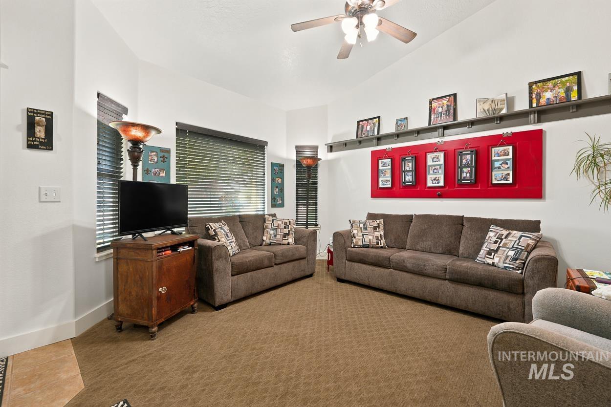 2515 Autumncrest St Property Photo 6