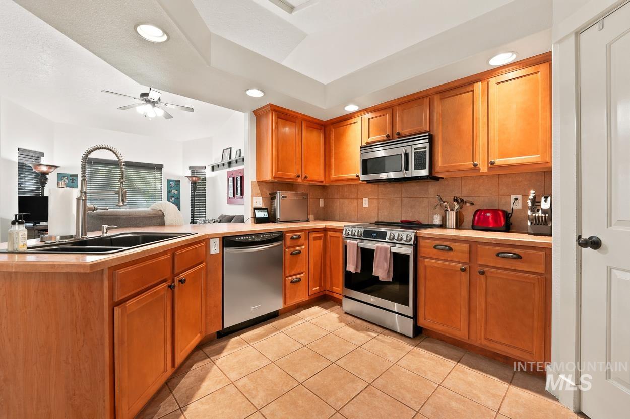 2515 Autumncrest St Property Photo 10