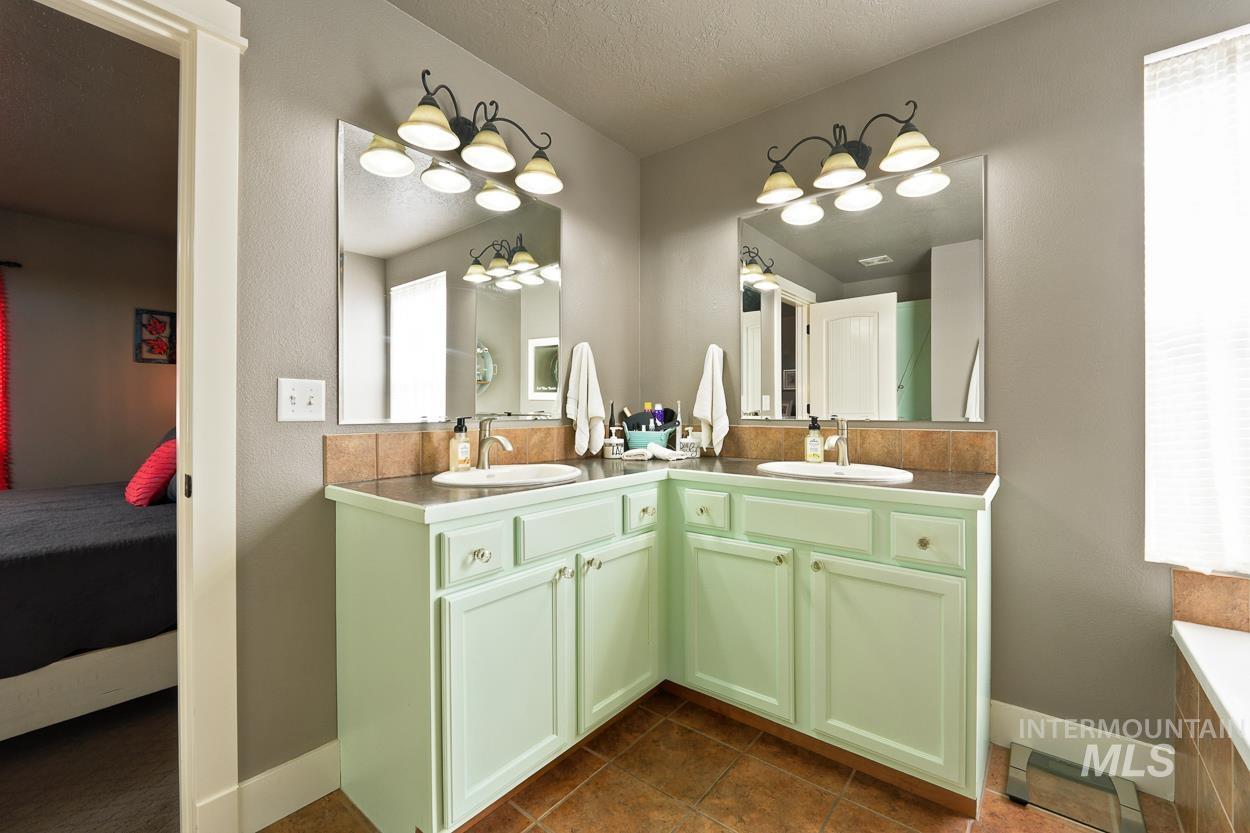 2515 Autumncrest St Property Photo 18