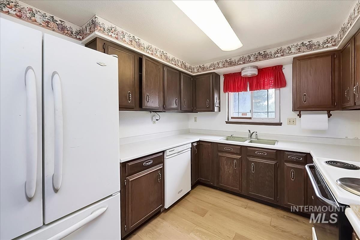 22081 Jeanne Property Photo 2