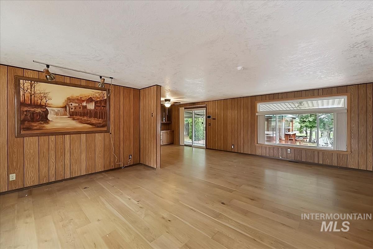 22081 Jeanne Property Photo 8
