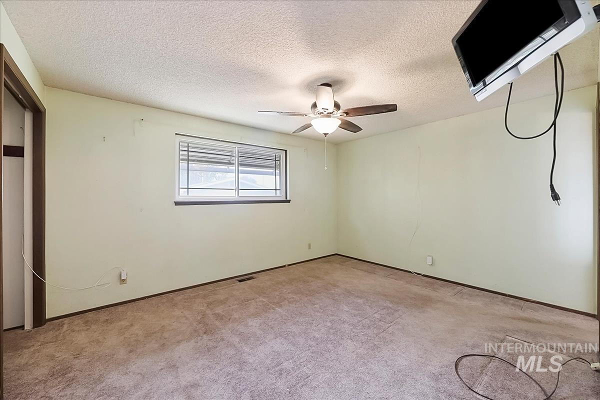 22081 Jeanne Property Photo 13