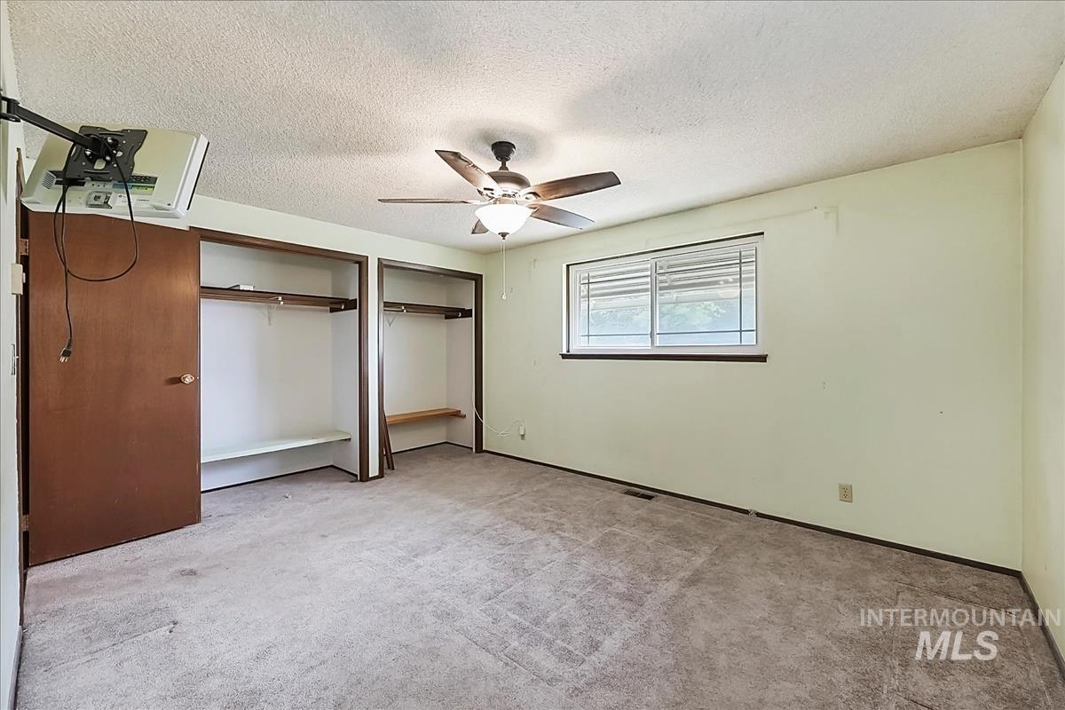 22081 Jeanne Property Photo 15