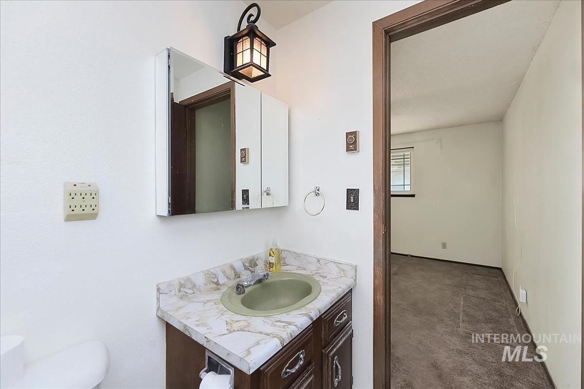 22081 Jeanne Property Photo 17